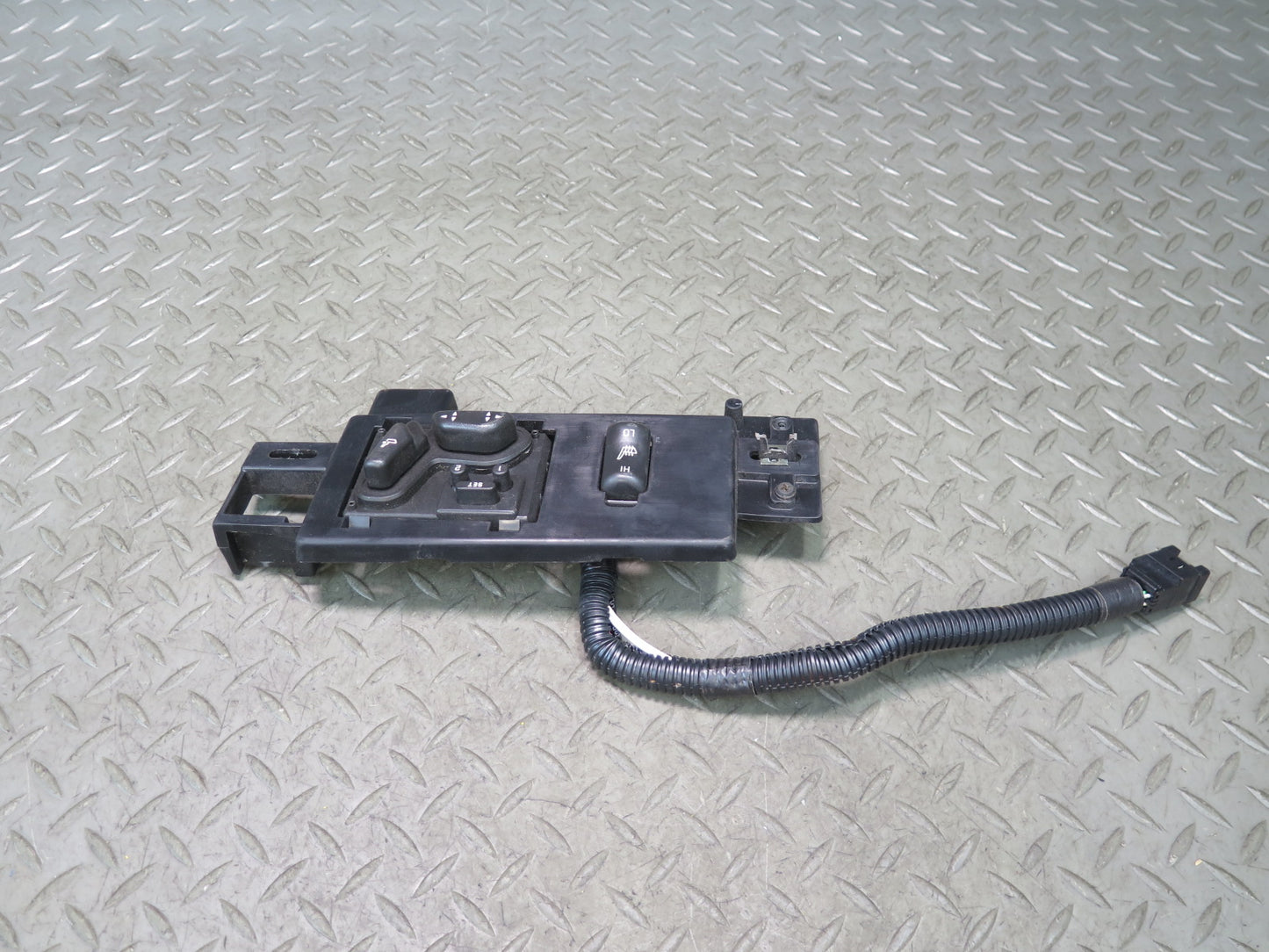 03-06 Chevrolet SSR Front Left Driver Seat Adjustment Memory Heated Switch OEM