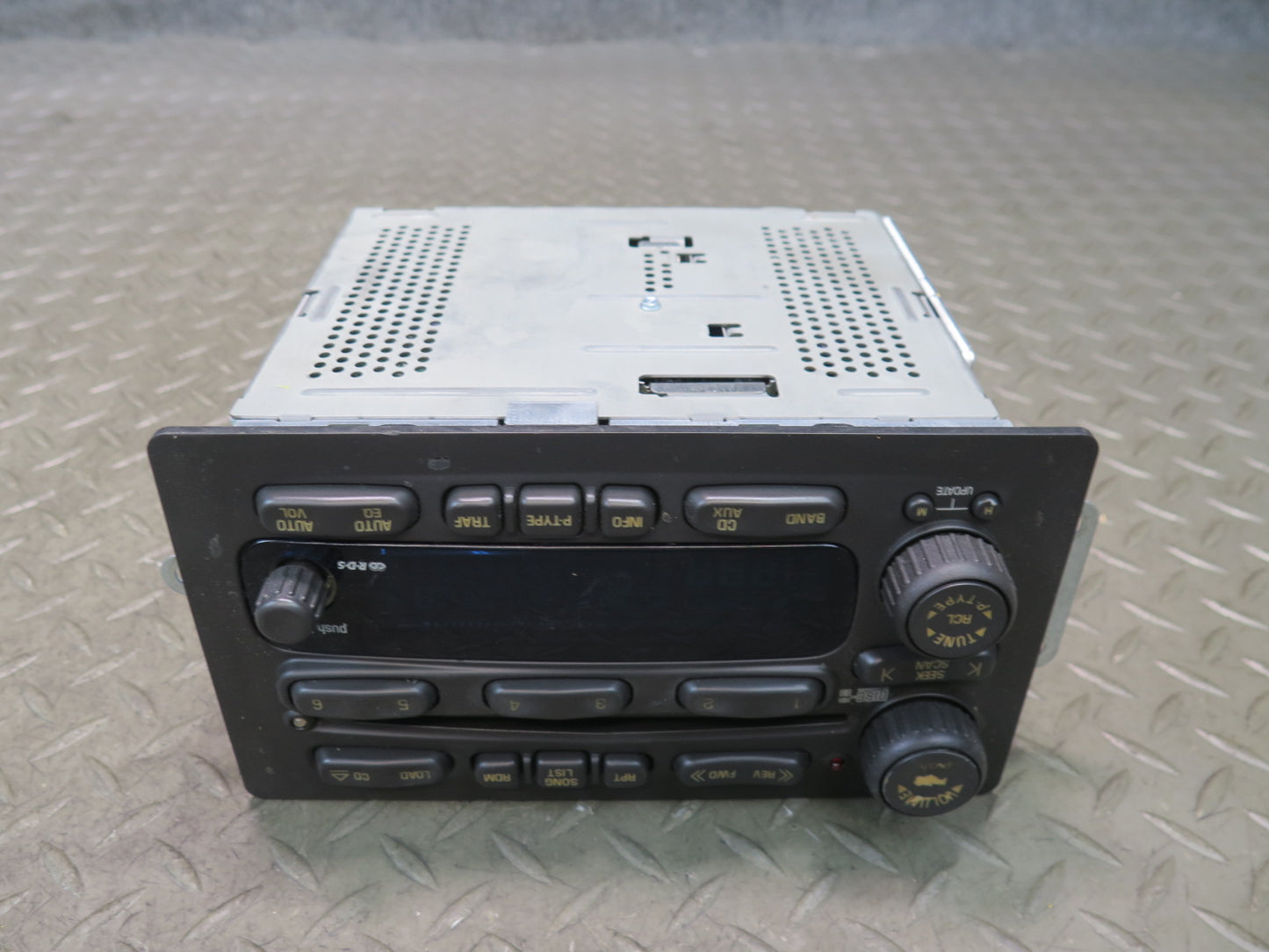 03-06 Chevrolet SSR Radio Stereo CD Changer Player Head Unit 15196055 OEM