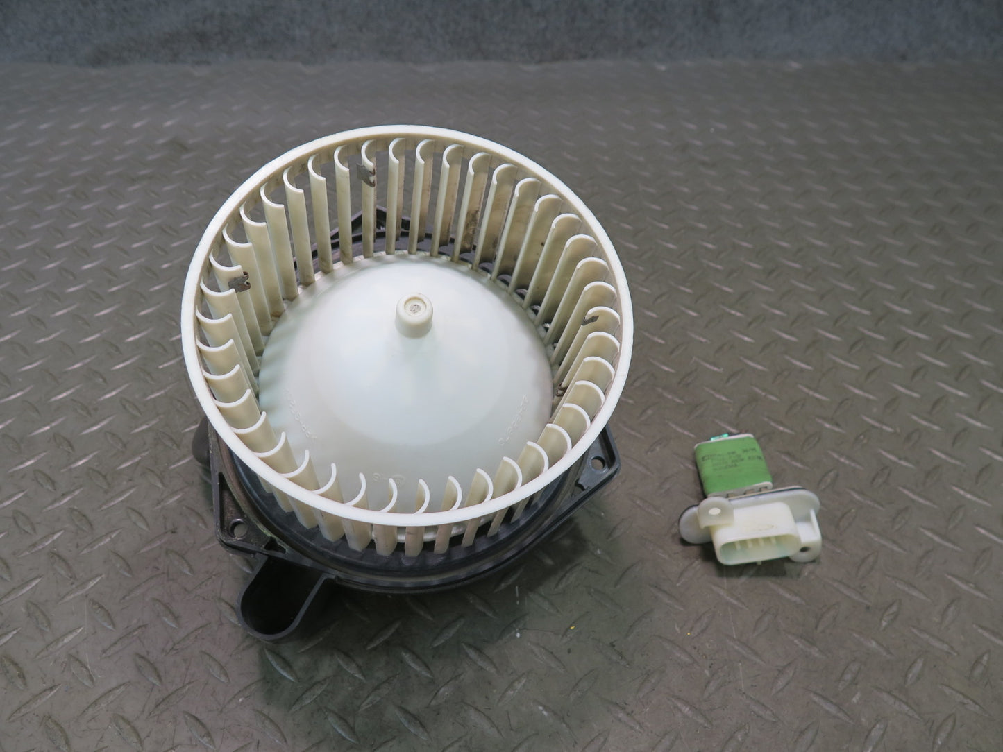 03-06 Chevrolet SSR A/C Heater Blower Motor Fan w Resistor OEM