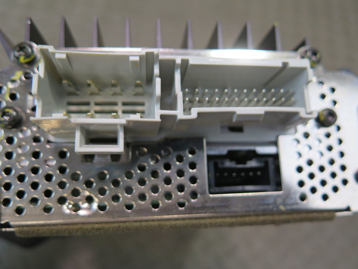 03-06 Chevrolet SSR Bose Radio Speaker Amplifier 15117796 OEM