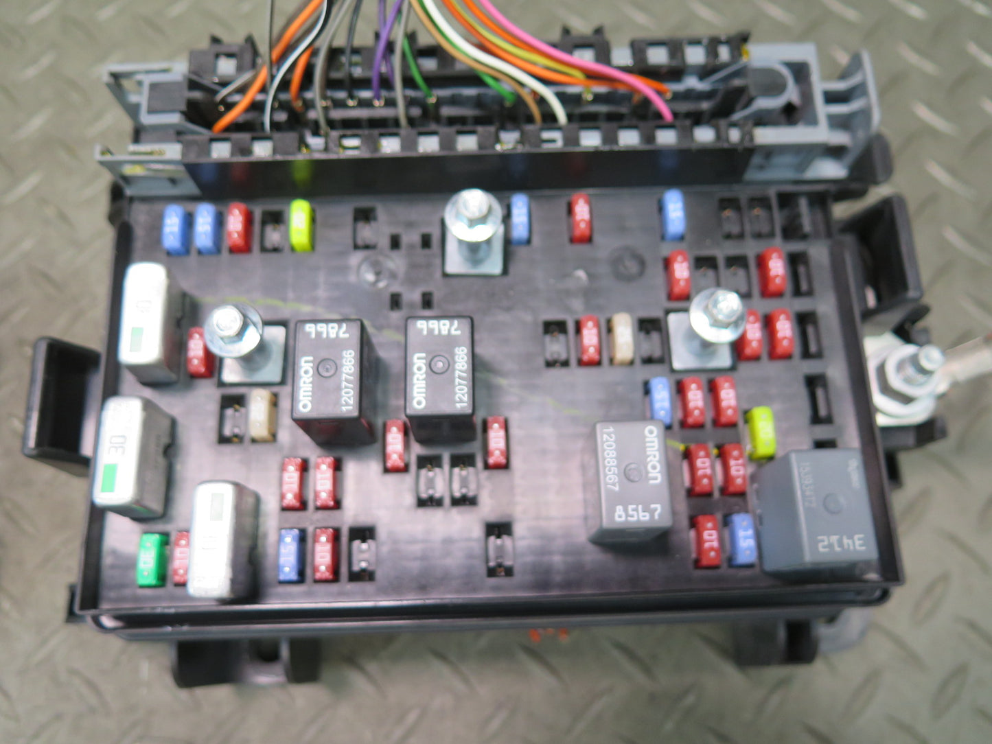 2003 Chevrolet SSR 5.3L LM4 A/T Cabin Interior Relay Fuse Box OEM