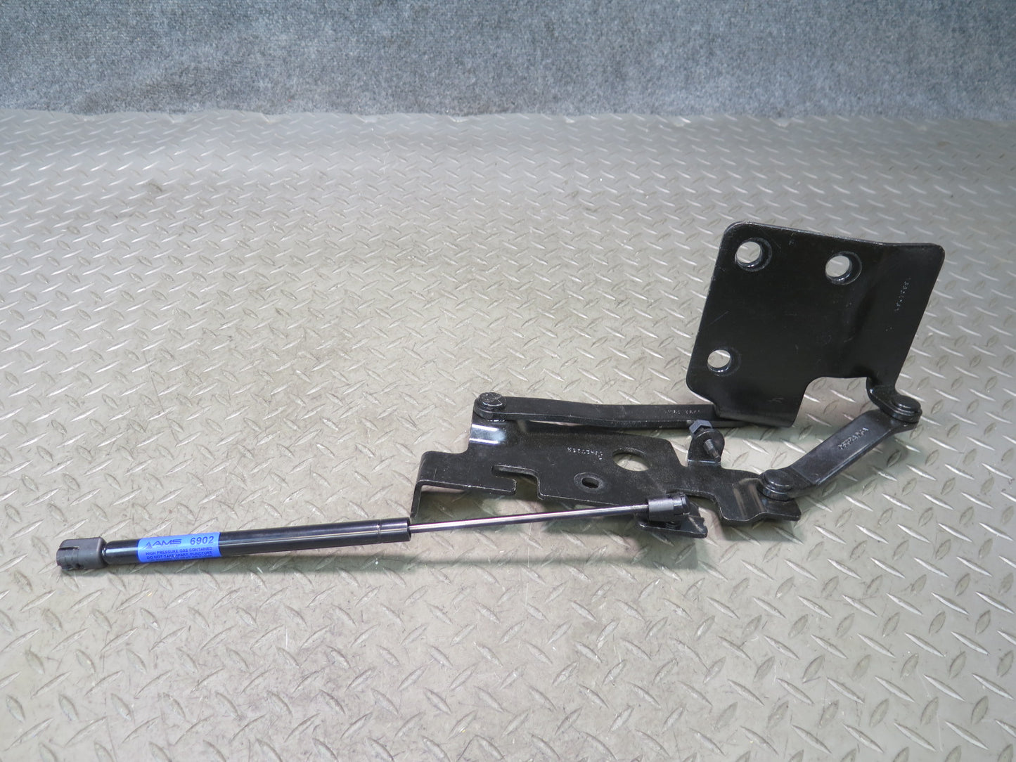 03-06 Chevrolet SSR Set of 2 Rear Left & Right Trunk Hinge w Strut Shock OEM