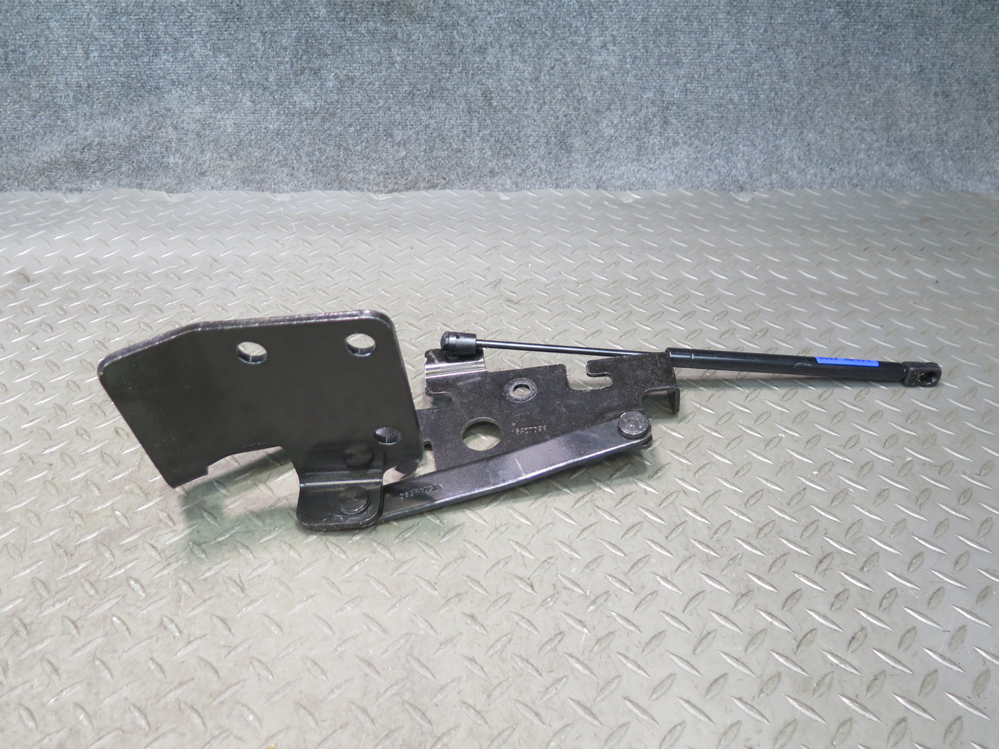 03-06 Chevrolet SSR Set of 2 Rear Left & Right Trunk Hinge w Strut Shock OEM