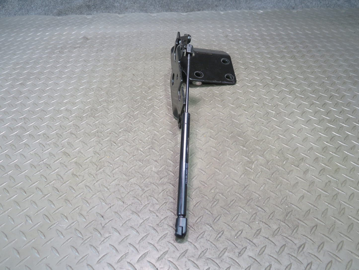 03-06 Chevrolet SSR Set of 2 Rear Left & Right Trunk Hinge w Strut Shock OEM
