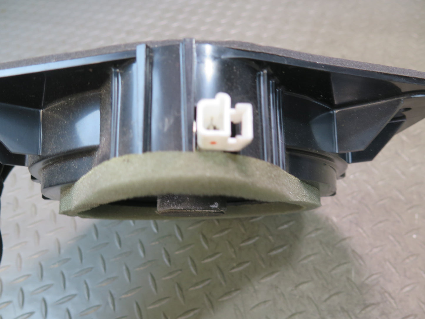 03-06 Chevrolet SSR Set of 2 Front Left & Right Door Bose Woofer Speaker OEM