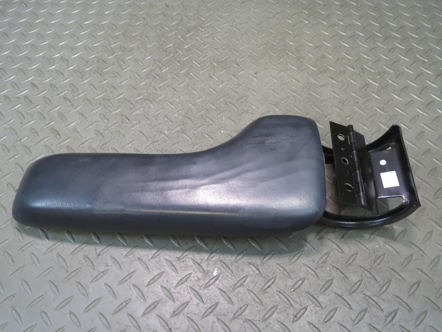 03-06 Chevrolet SSR Center Console Leather Armrest Black OEM