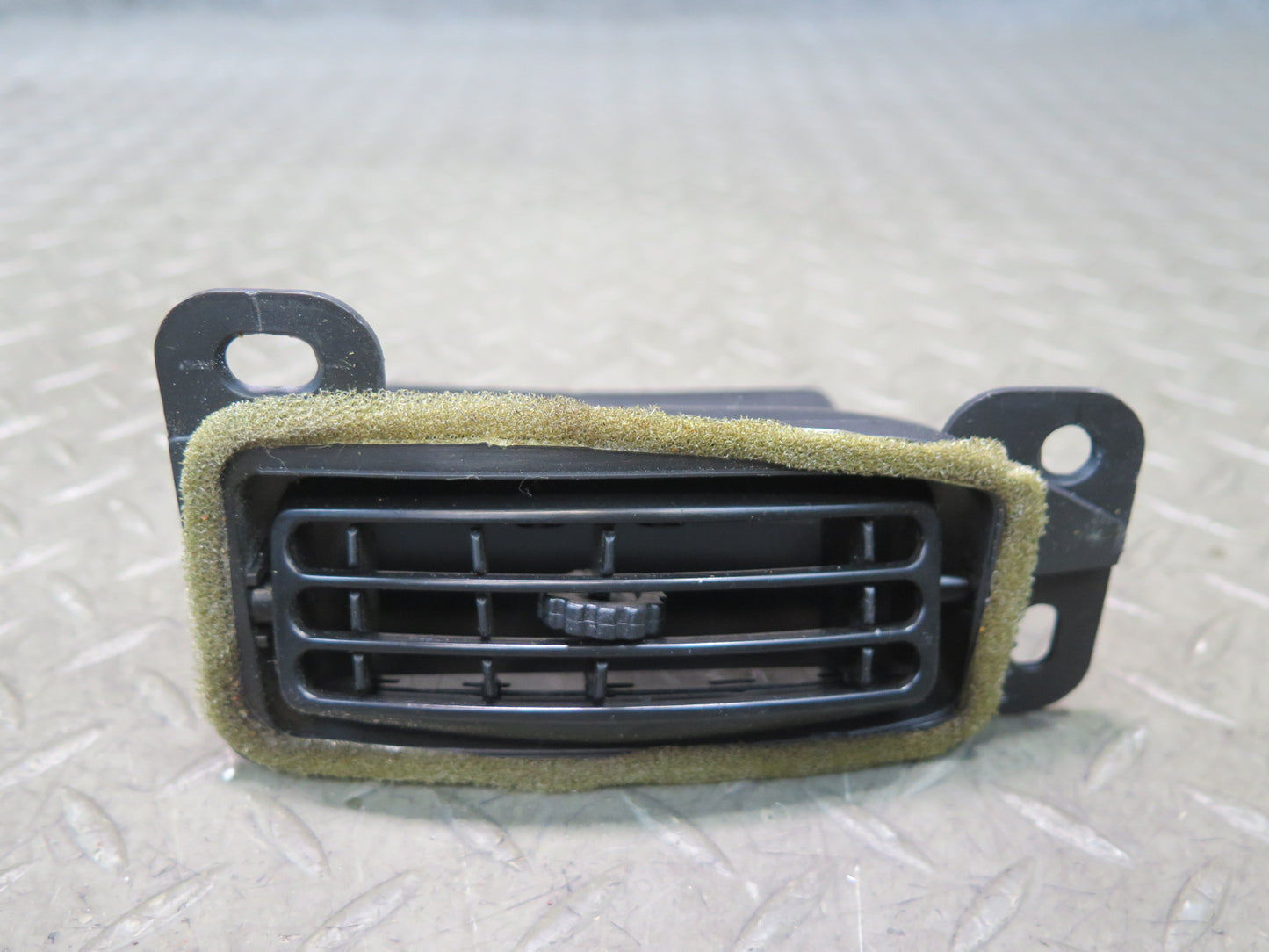 03-06 Chevrolet SSR Dash Dashboard Center Left Air Vent Grille OEM