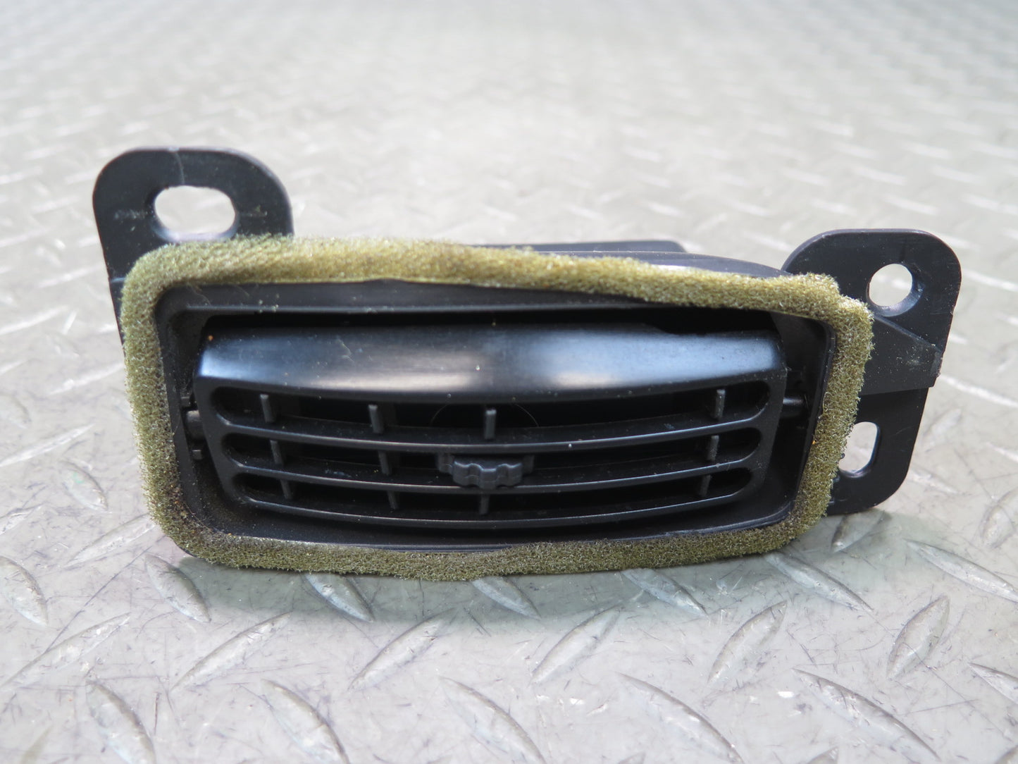 03-06 Chevrolet SSR Dash Dashboard Center Left Air Vent Grille OEM