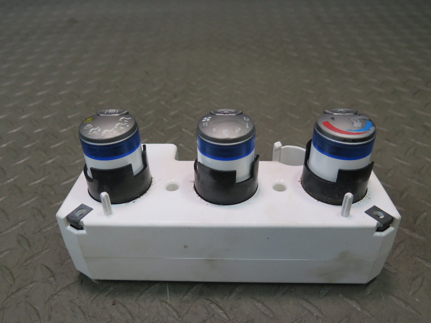 03-06 Chevrolet SSR A/C Air Conditioning Climate Control Switch Panel OEM