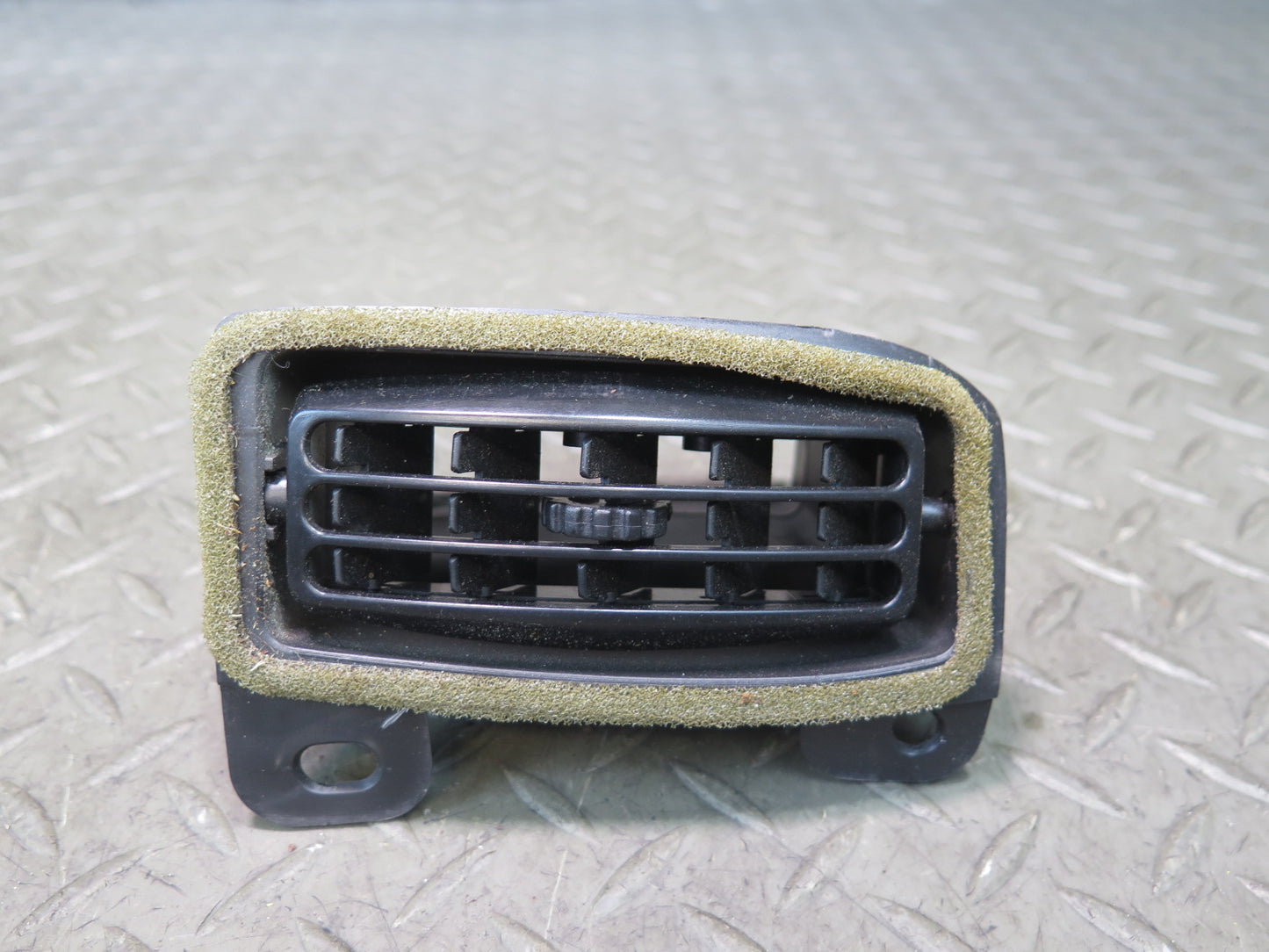 03-06 Chevrolet SSR Dash Dashboard Left Air Vent Grille OEM