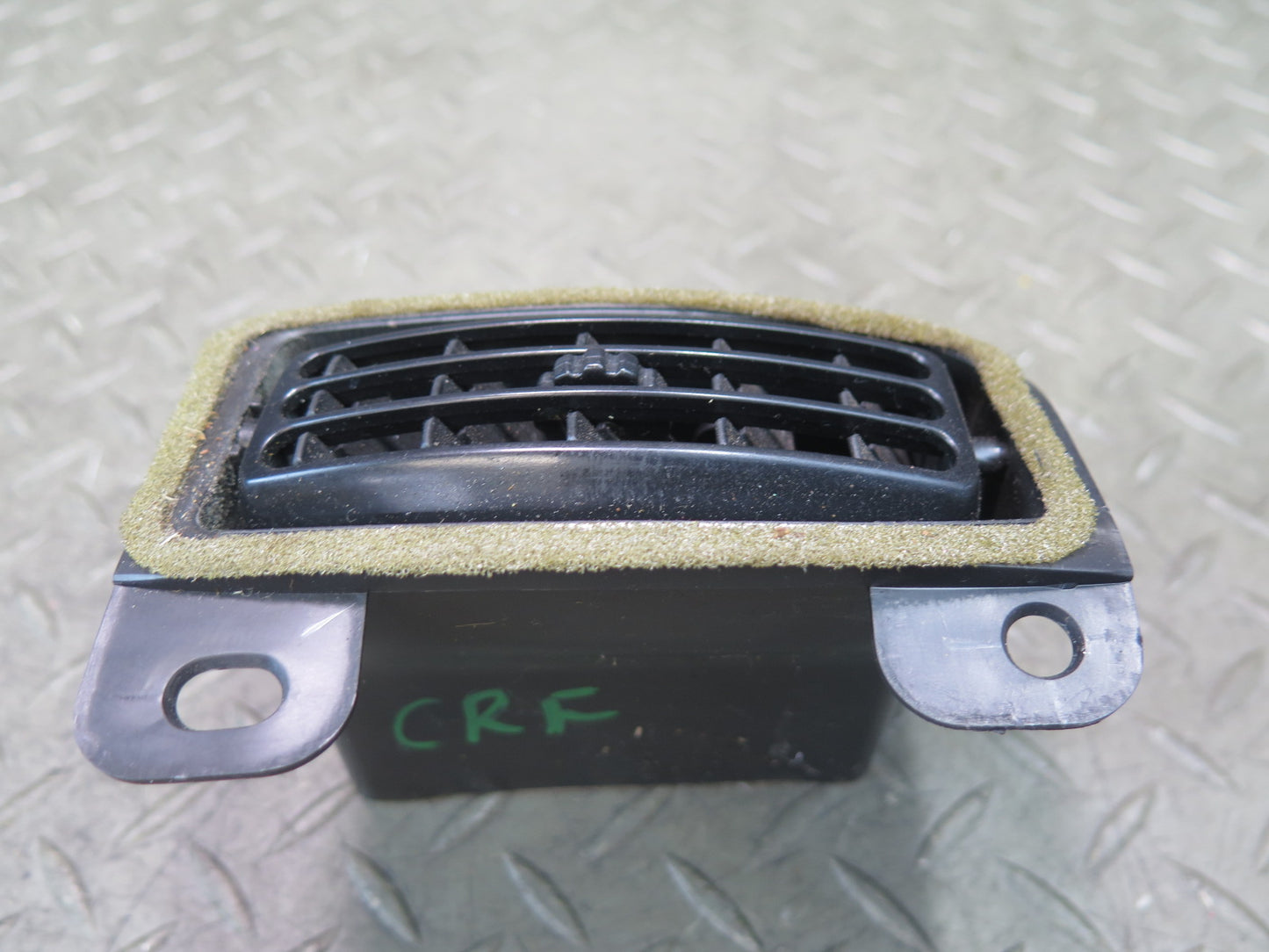 03-06 Chevrolet SSR Dash Dashboard Left Air Vent Grille OEM