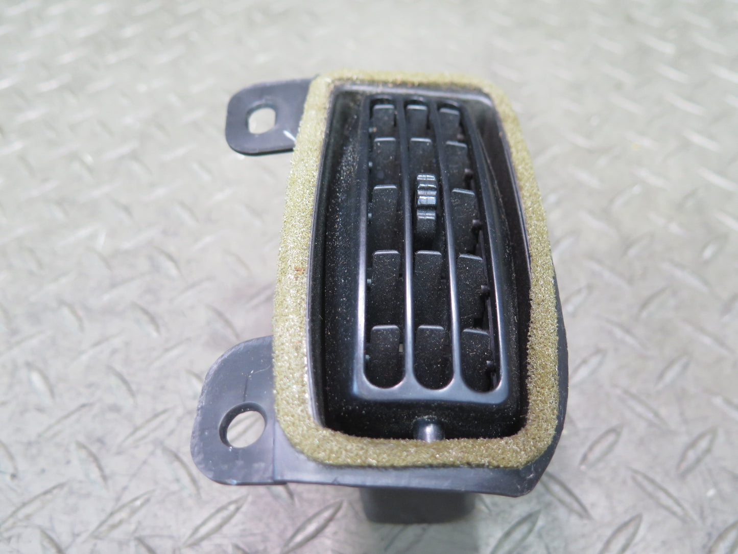 03-06 Chevrolet SSR Dash Dashboard Left Air Vent Grille OEM