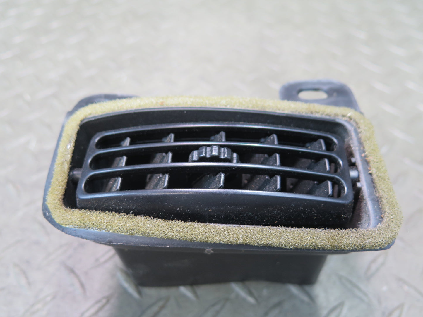 03-06 Chevrolet SSR Dash Dashboard Left Air Vent Grille OEM