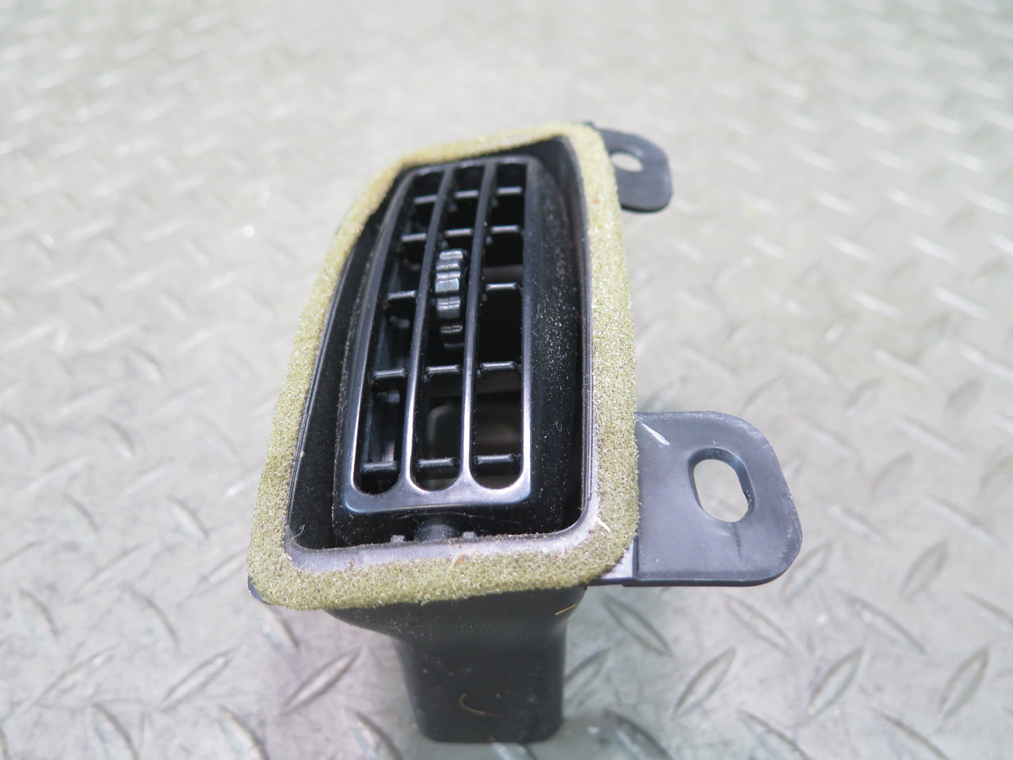 03-06 Chevrolet SSR Dash Dashboard Left Air Vent Grille OEM