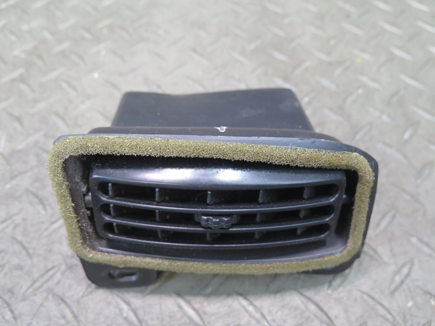 03-06 Chevrolet SSR Dash Dashboard Left Air Vent Grille OEM