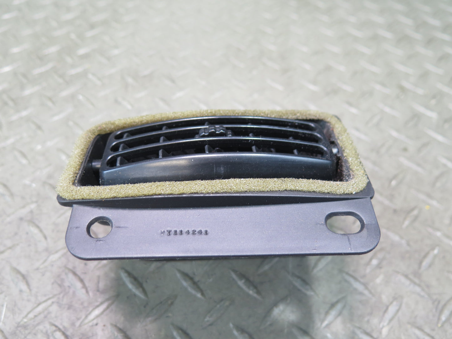 03-06 Chevrolet SSR Dash Dashboard Right Air Vent Grille OEM