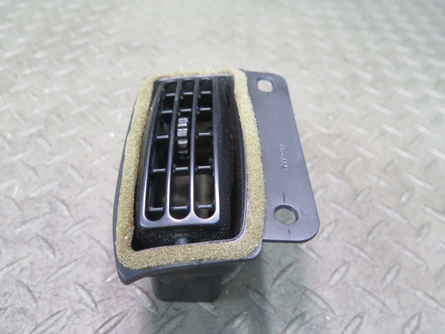 03-06 Chevrolet SSR Dash Dashboard Right Air Vent Grille OEM