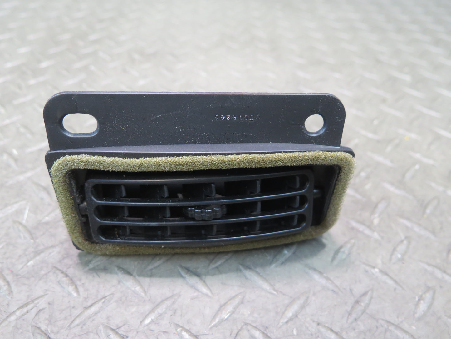 03-06 Chevrolet SSR Dash Dashboard Right Air Vent Grille OEM
