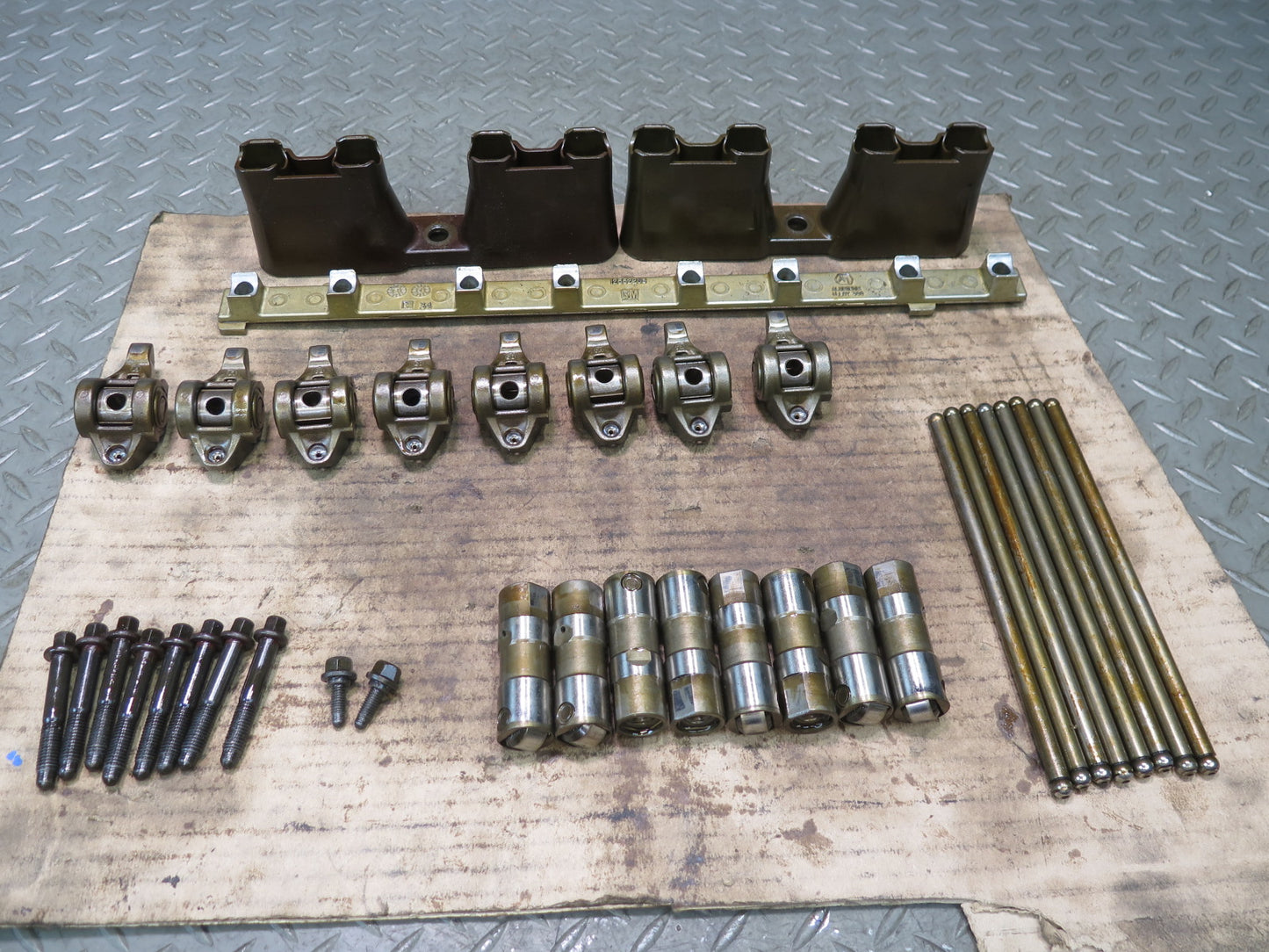 03-04 Chevrolet SSR V8 5.3L Right Engine Rockers & Rail Bolt Set 49K Miles OEM