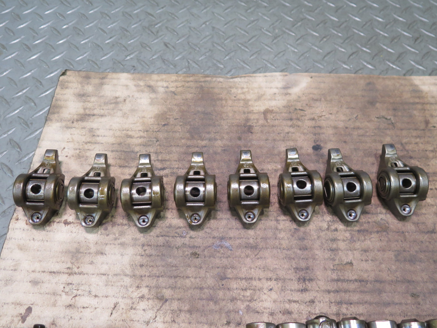 03-04 Chevrolet SSR V8 5.3L Right Engine Rockers & Rail Bolt Set 49K Miles OEM