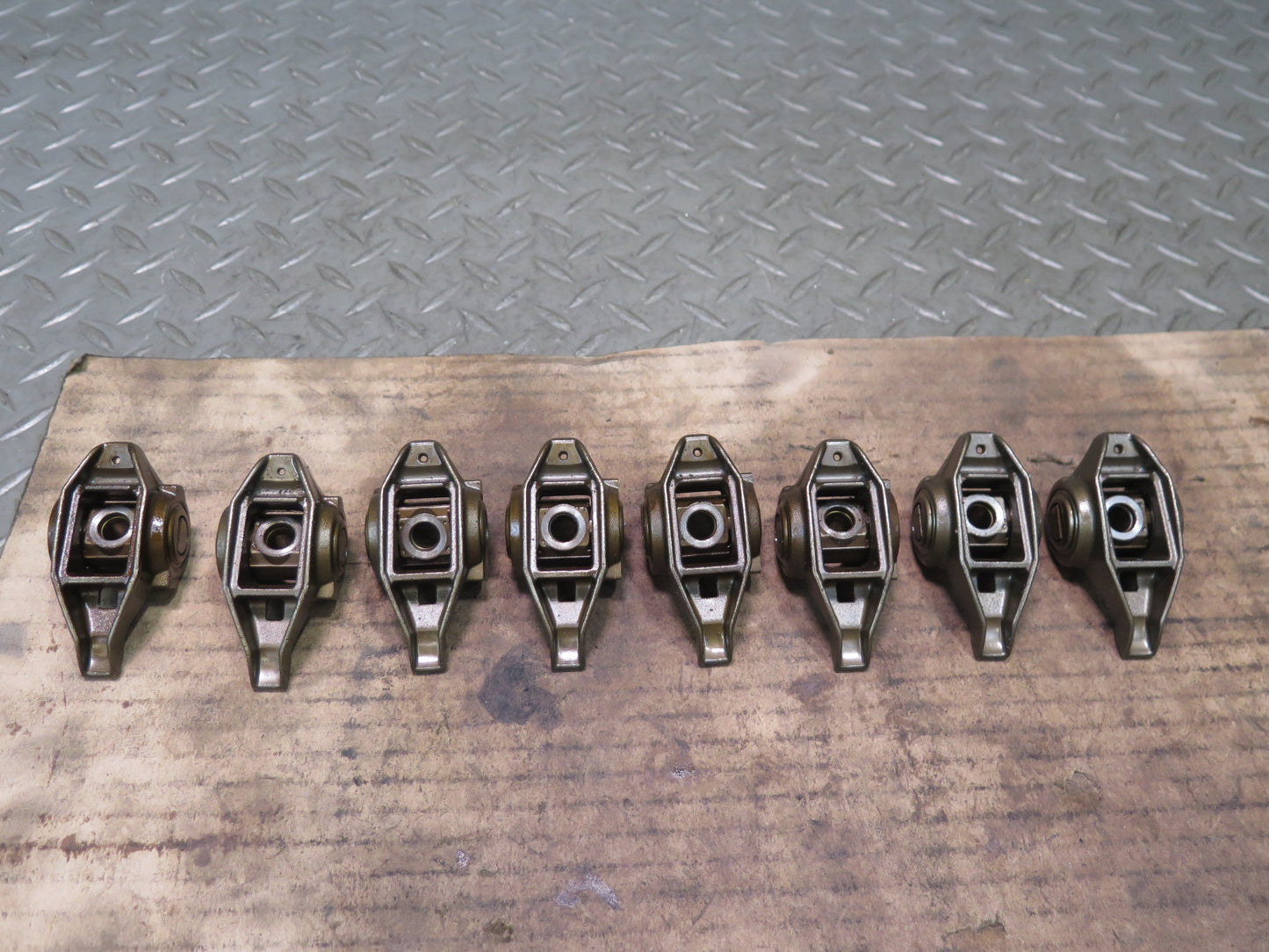 03-04 Chevrolet SSR V8 5.3L Right Engine Rockers & Rail Bolt Set 49K Miles OEM