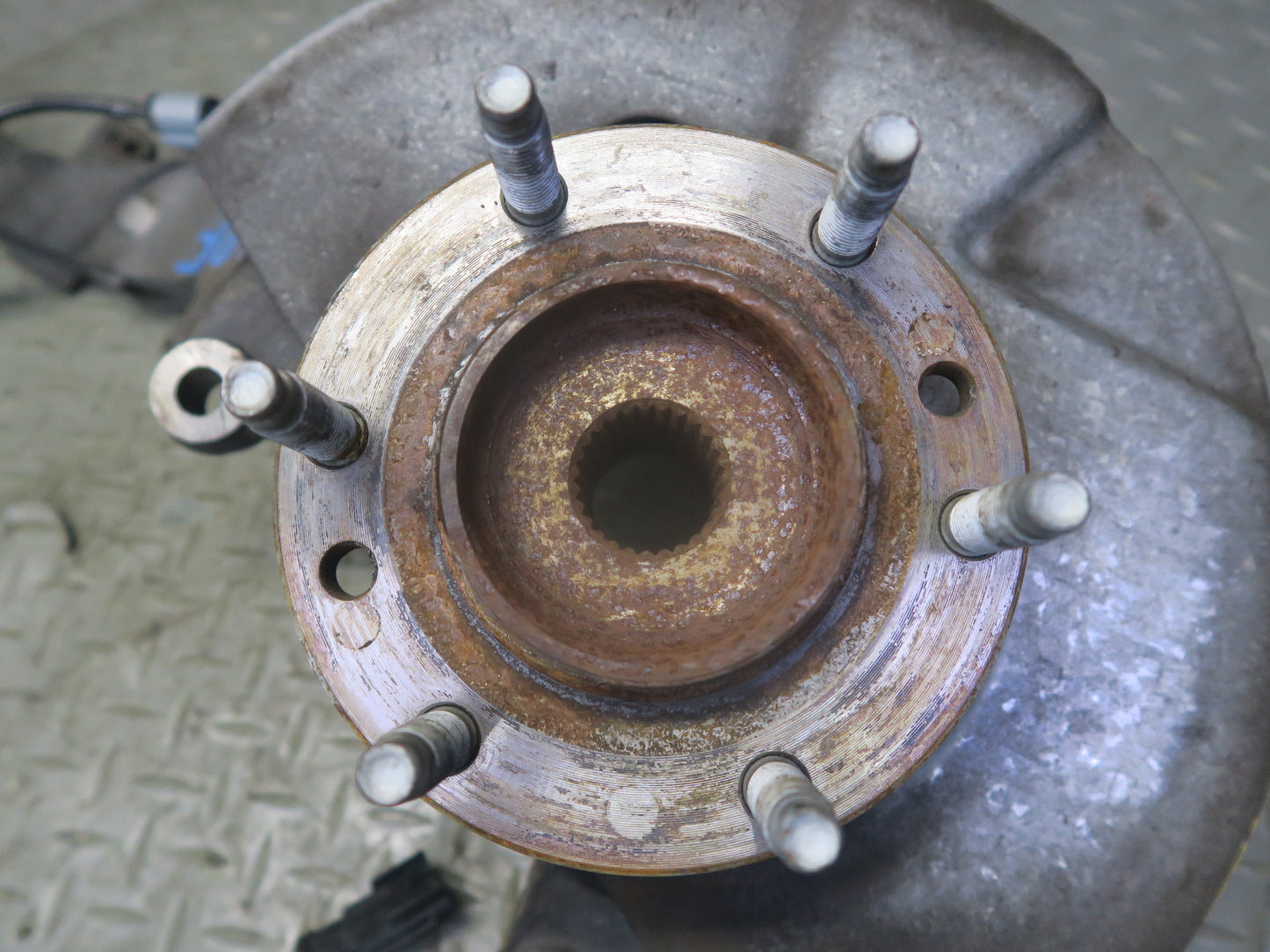 03-06 Chevrolet SSR Front Left Spindle Knuckle Wheel Hub Bearing 51K Miles OEM