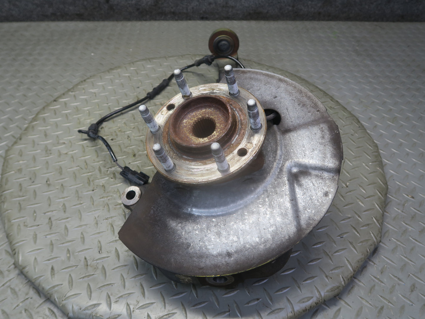 03-06 Chevrolet SSR Front Left Spindle Knuckle Wheel Hub Bearing 51K Miles OEM
