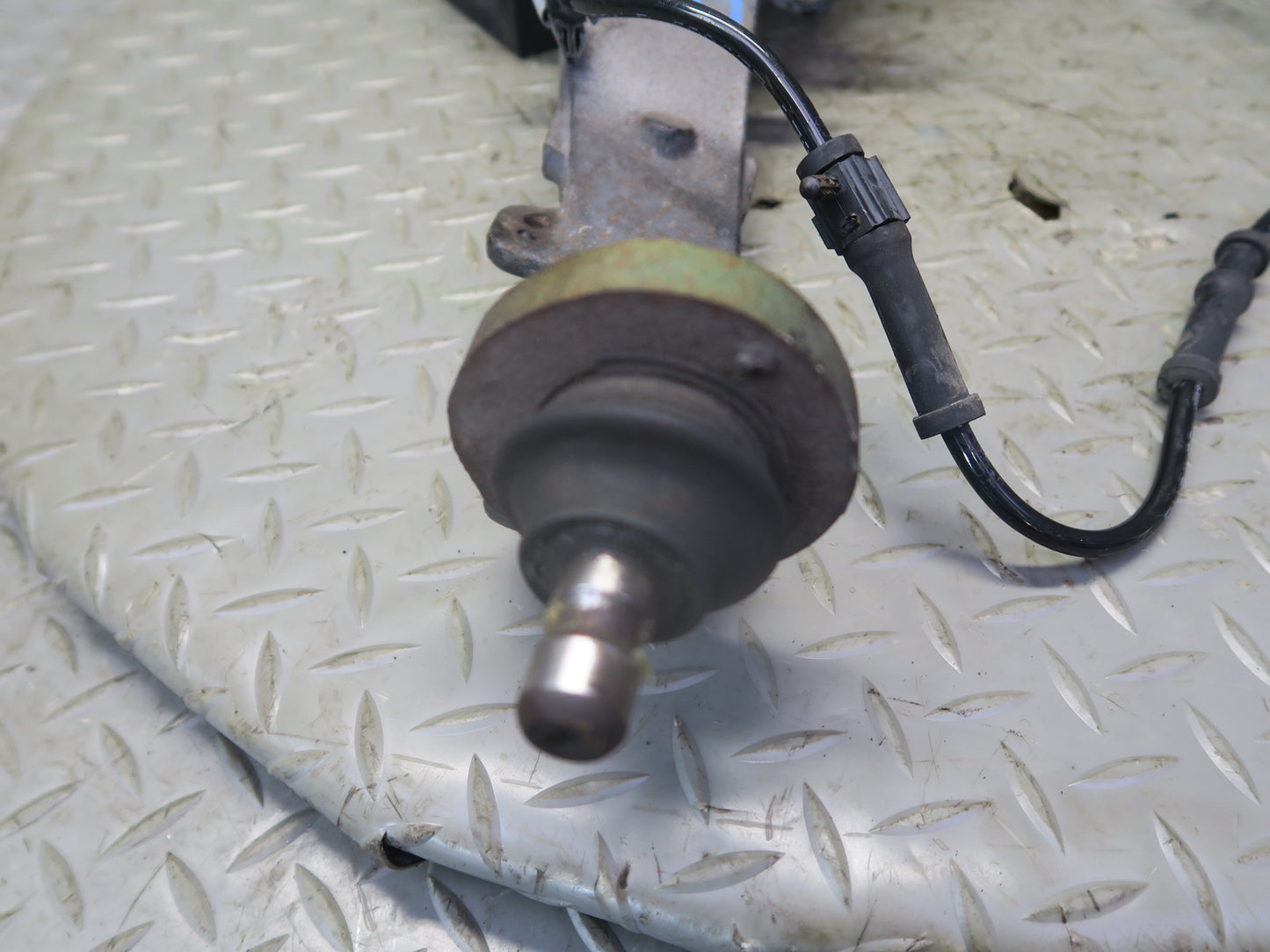 03-06 Chevrolet SSR Front Left Spindle Knuckle Wheel Hub Bearing 51K Miles OEM