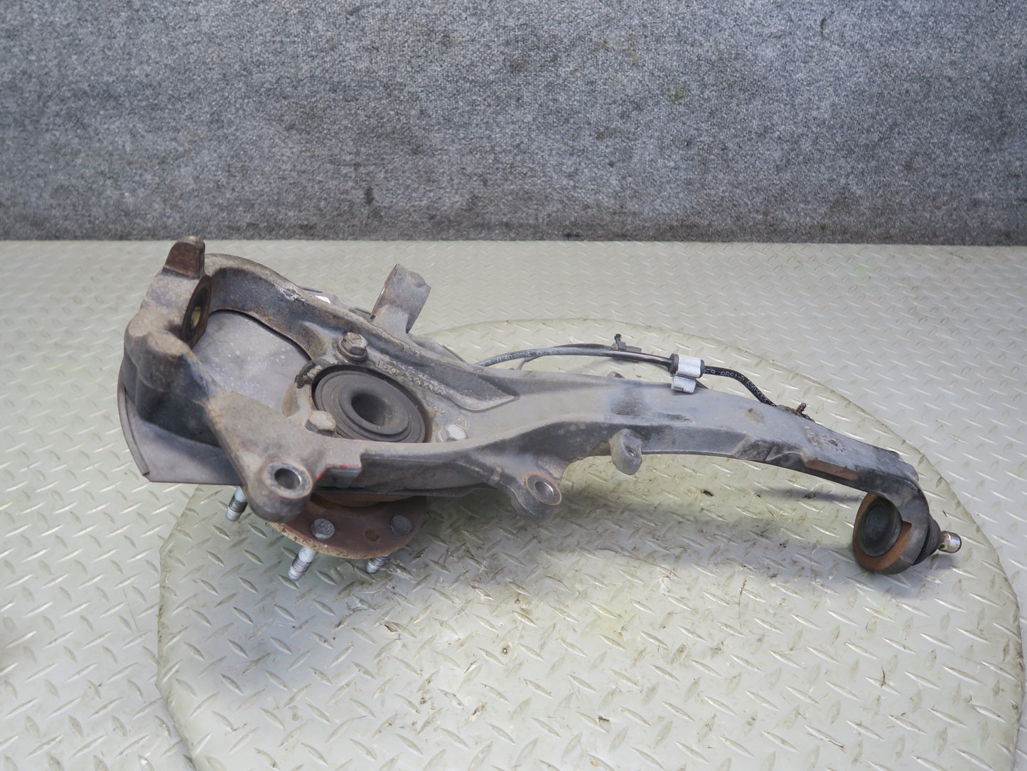 03-06 Chevrolet SSR Front Left Spindle Knuckle Wheel Hub Bearing 51K Miles OEM