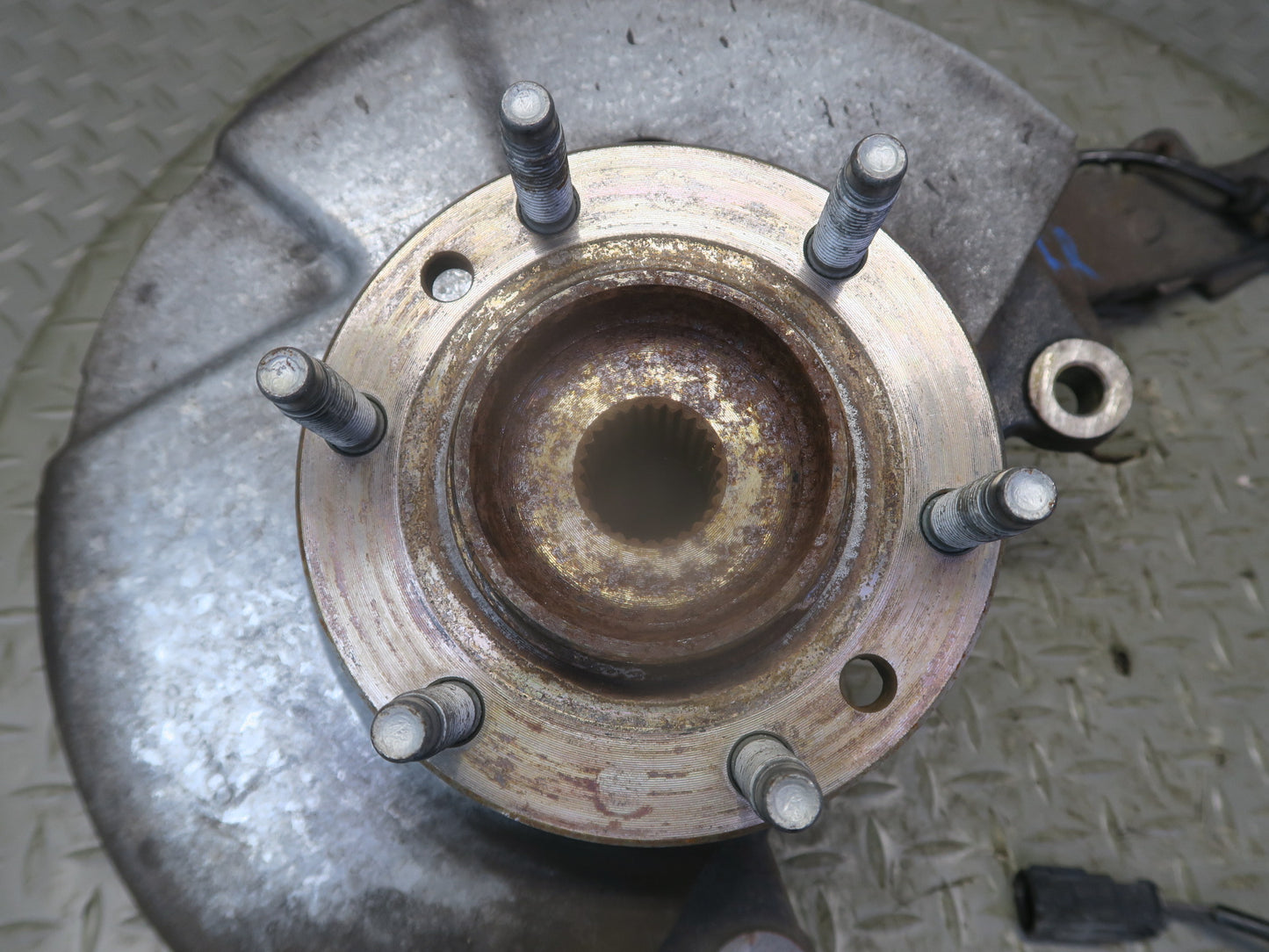 03-06 Chevrolet SSR Front Right Spindle Knuckle Wheel Hub Bearing 51K Miles OEM