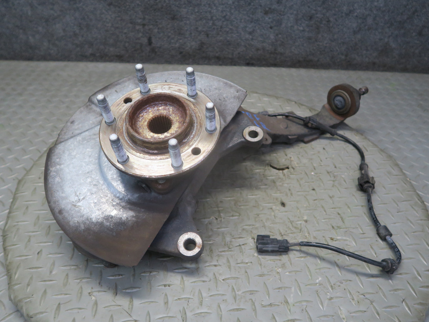 03-06 Chevrolet SSR Front Right Spindle Knuckle Wheel Hub Bearing 51K Miles OEM