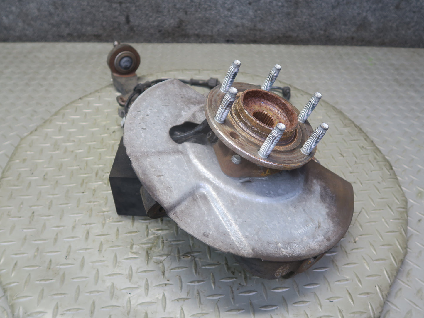 03-06 Chevrolet SSR Front Right Spindle Knuckle Wheel Hub Bearing 51K Miles OEM