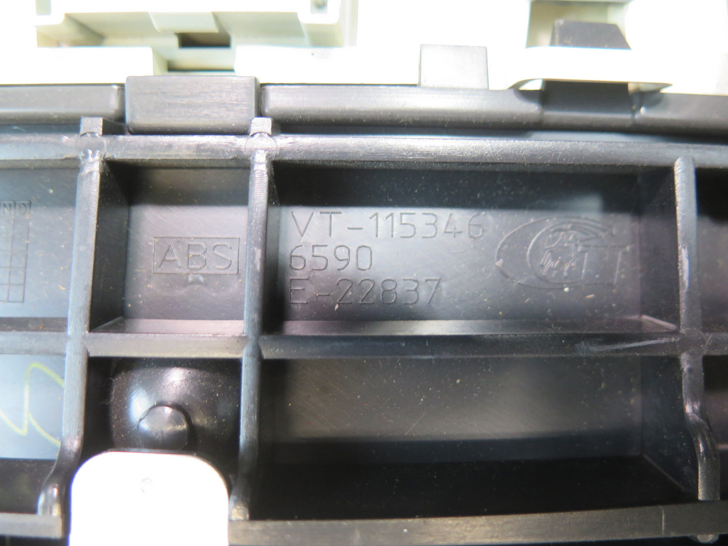 03-04 Chevrolet SSR A/T Instrument Cluster Gauge Speedometer 51K 12243915 OEM
