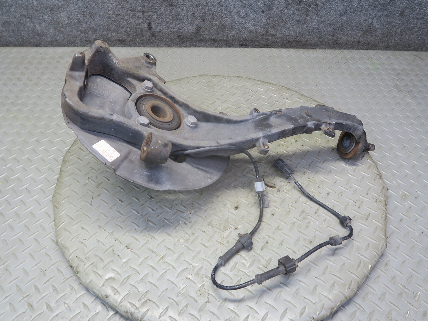03-06 Chevrolet SSR Front Right Spindle Knuckle Wheel Hub Bearing 51K Miles OEM