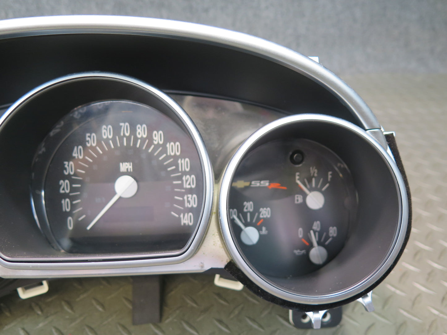 03-04 Chevrolet SSR A/T Instrument Cluster Gauge Speedometer 51K 12243915 OEM