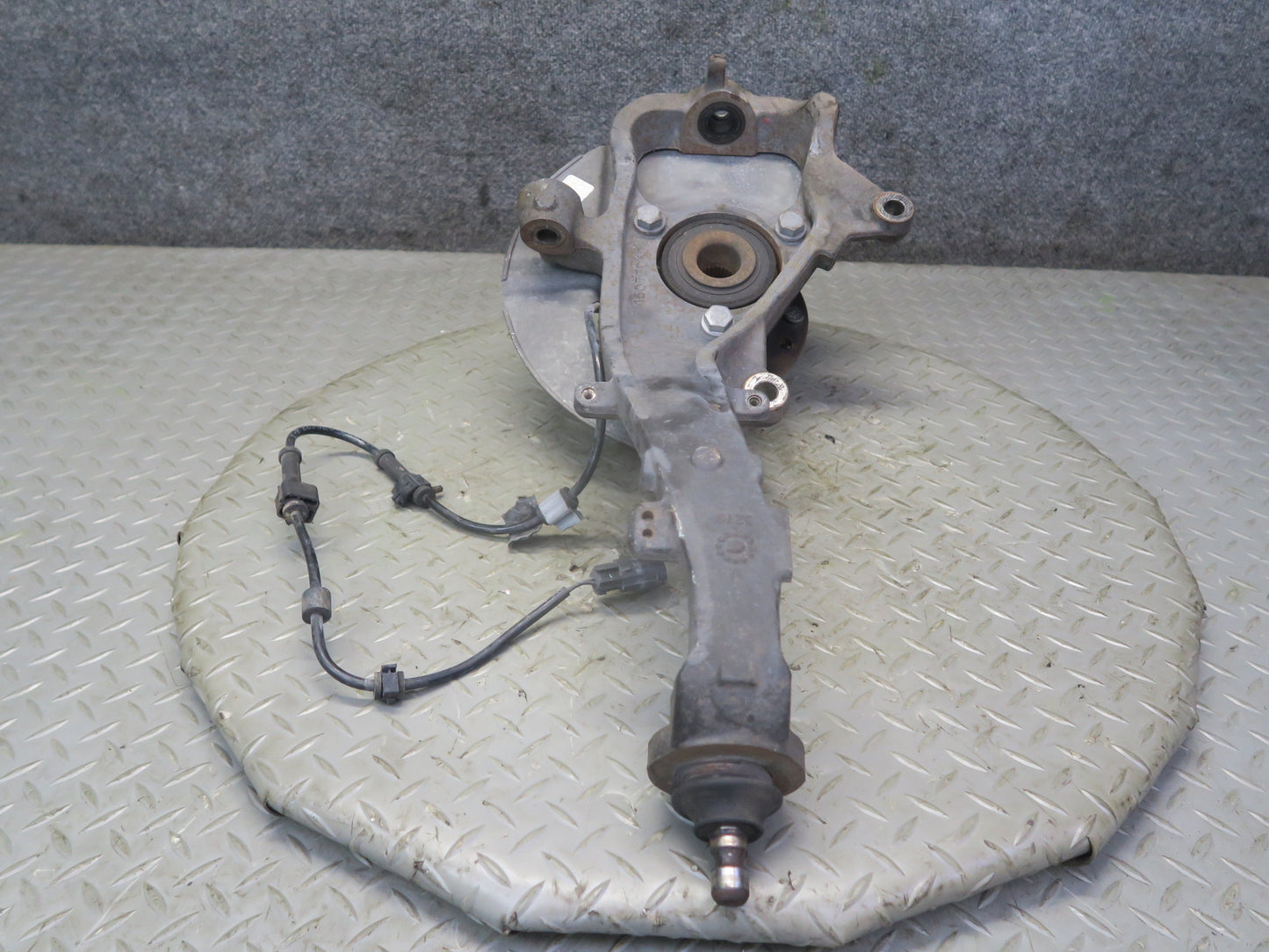 03-06 Chevrolet SSR Front Right Spindle Knuckle Wheel Hub Bearing 51K Miles OEM