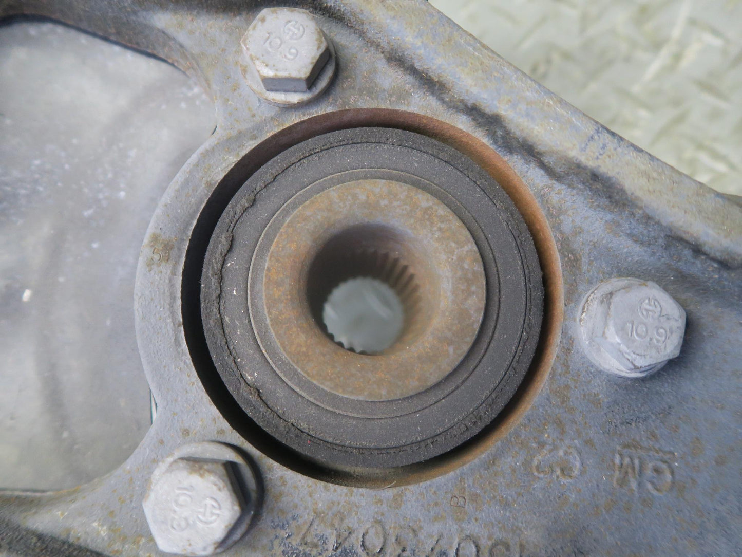03-06 Chevrolet SSR Front Right Spindle Knuckle Wheel Hub Bearing 51K Miles OEM
