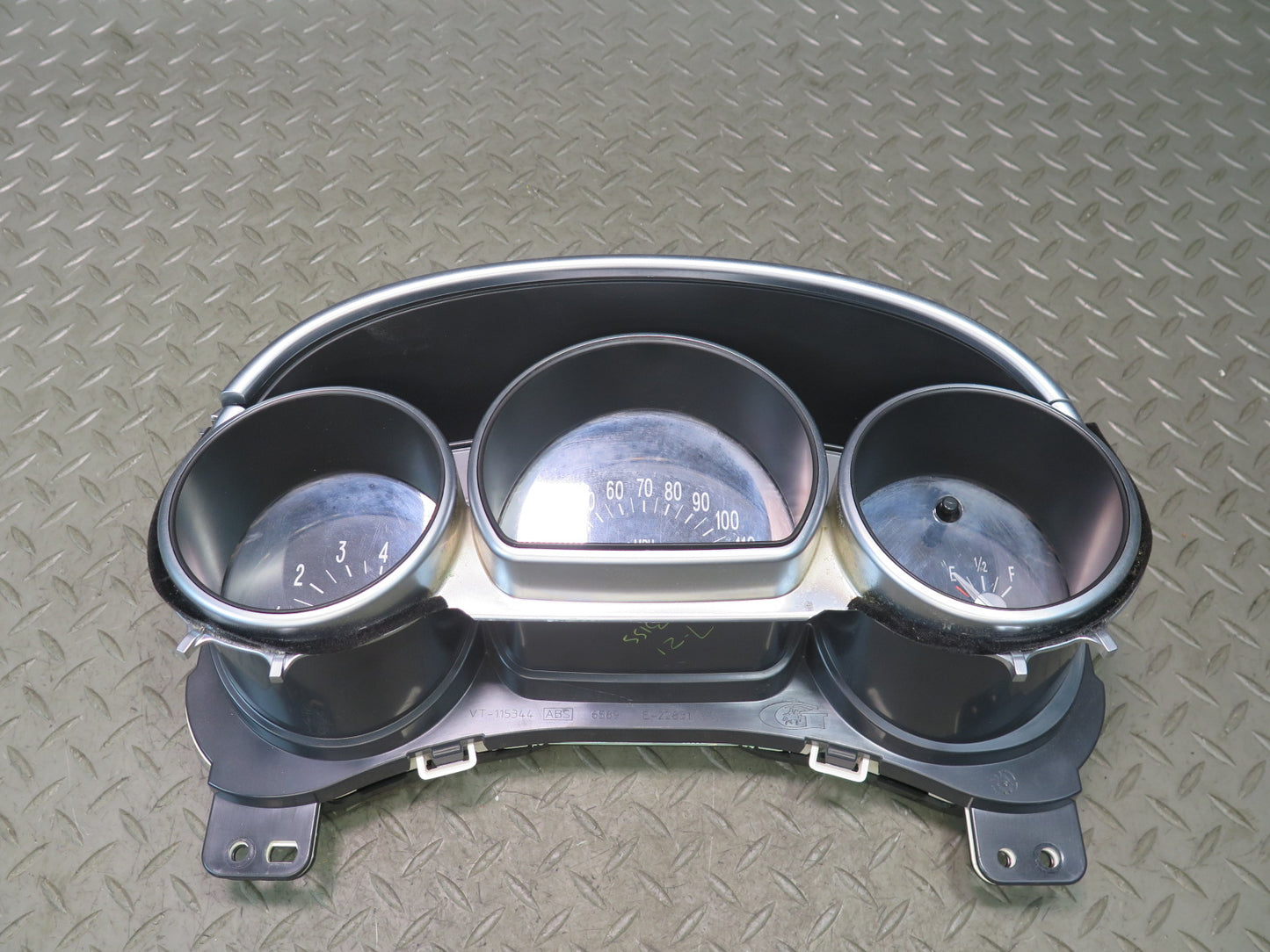 03-04 Chevrolet SSR A/T Instrument Cluster Gauge Speedometer 51K 12243915 OEM