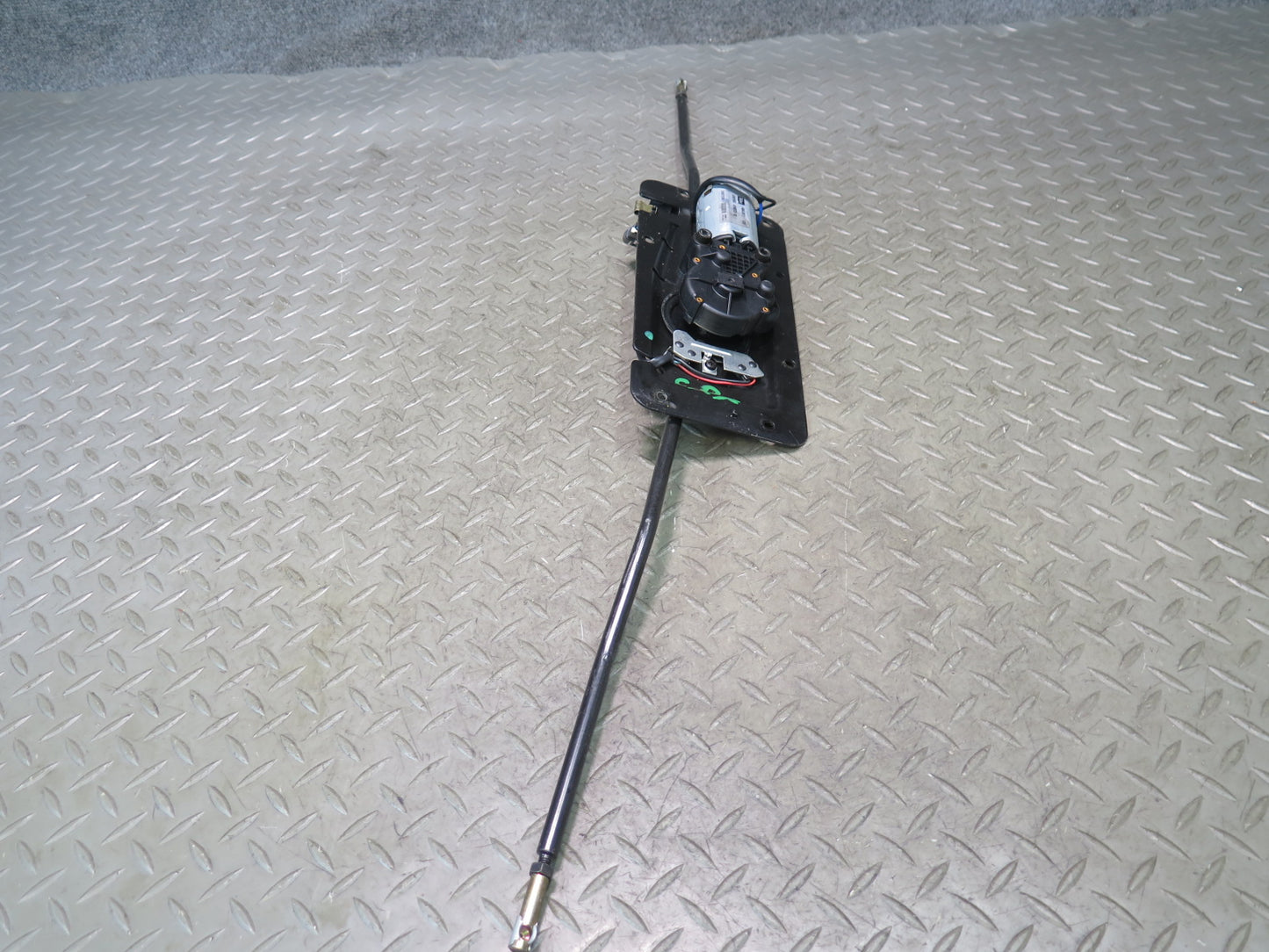 03-06 Chevrolet SSR Front Roof Left & Right Lock Latch w Motor Set OEM