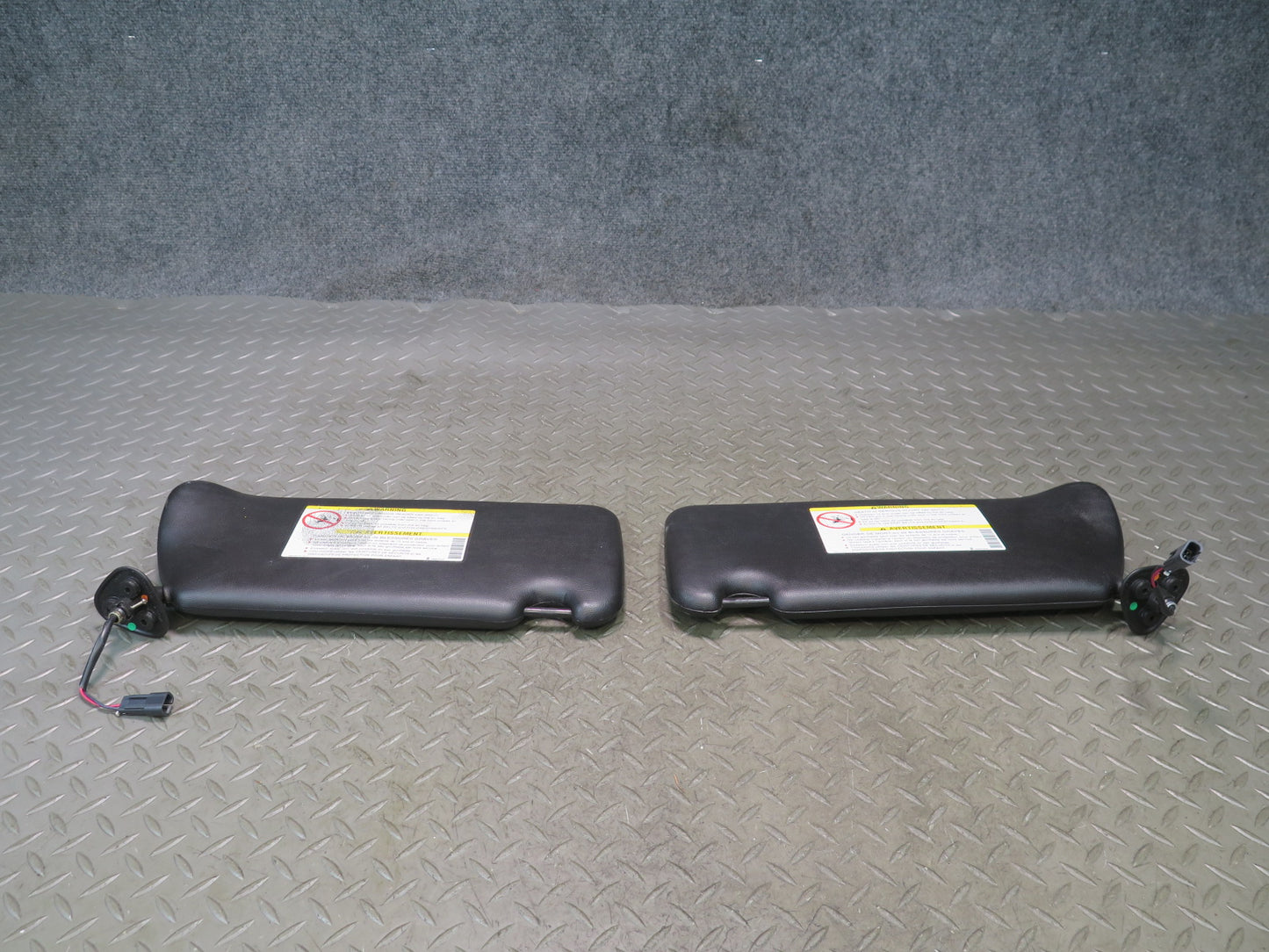 03-06 Chevrolet SSR Set of 2 Front Left & Right Sun Visor Black OEM