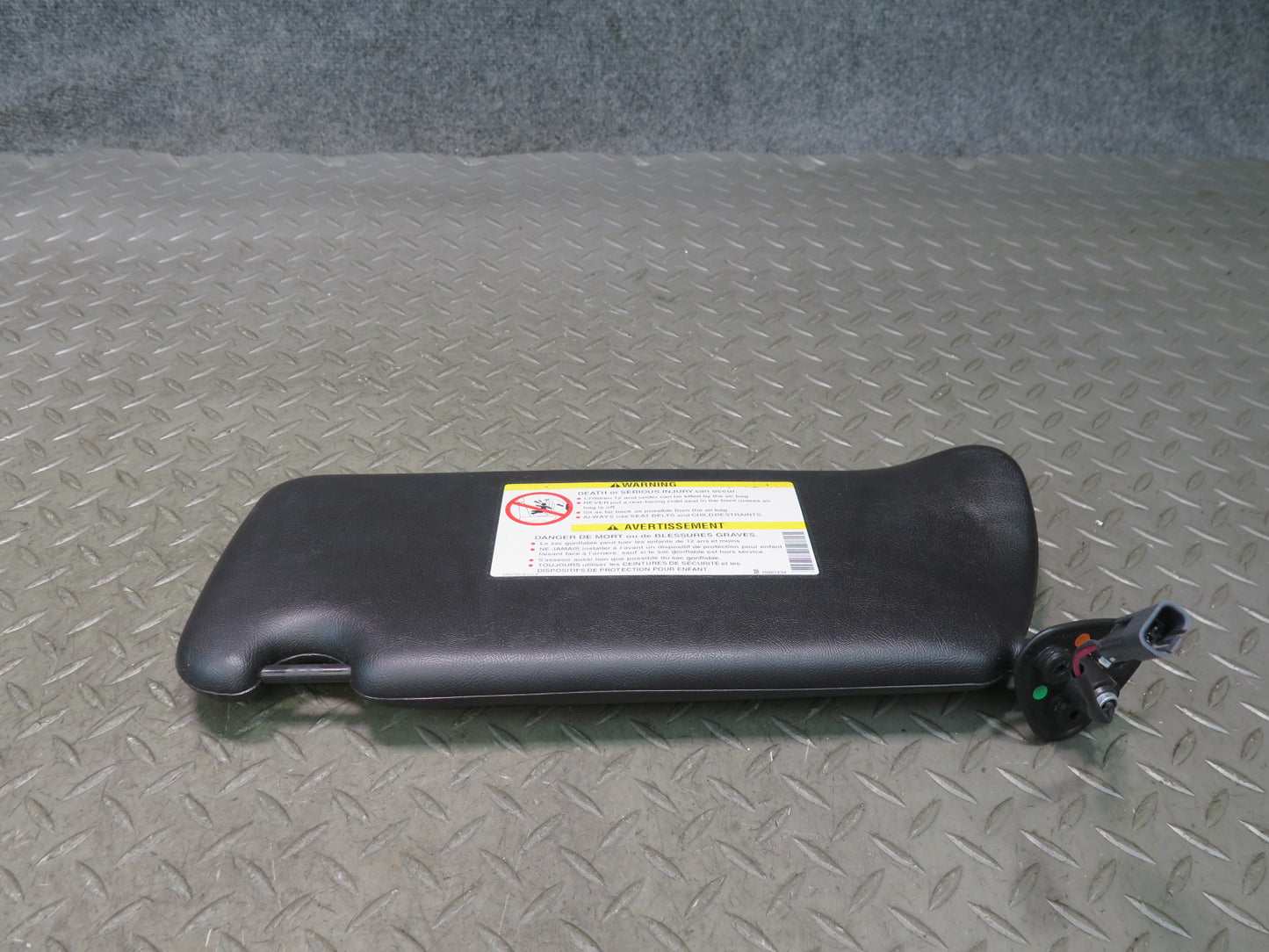 03-06 Chevrolet SSR Set of 2 Front Left & Right Sun Visor Black OEM