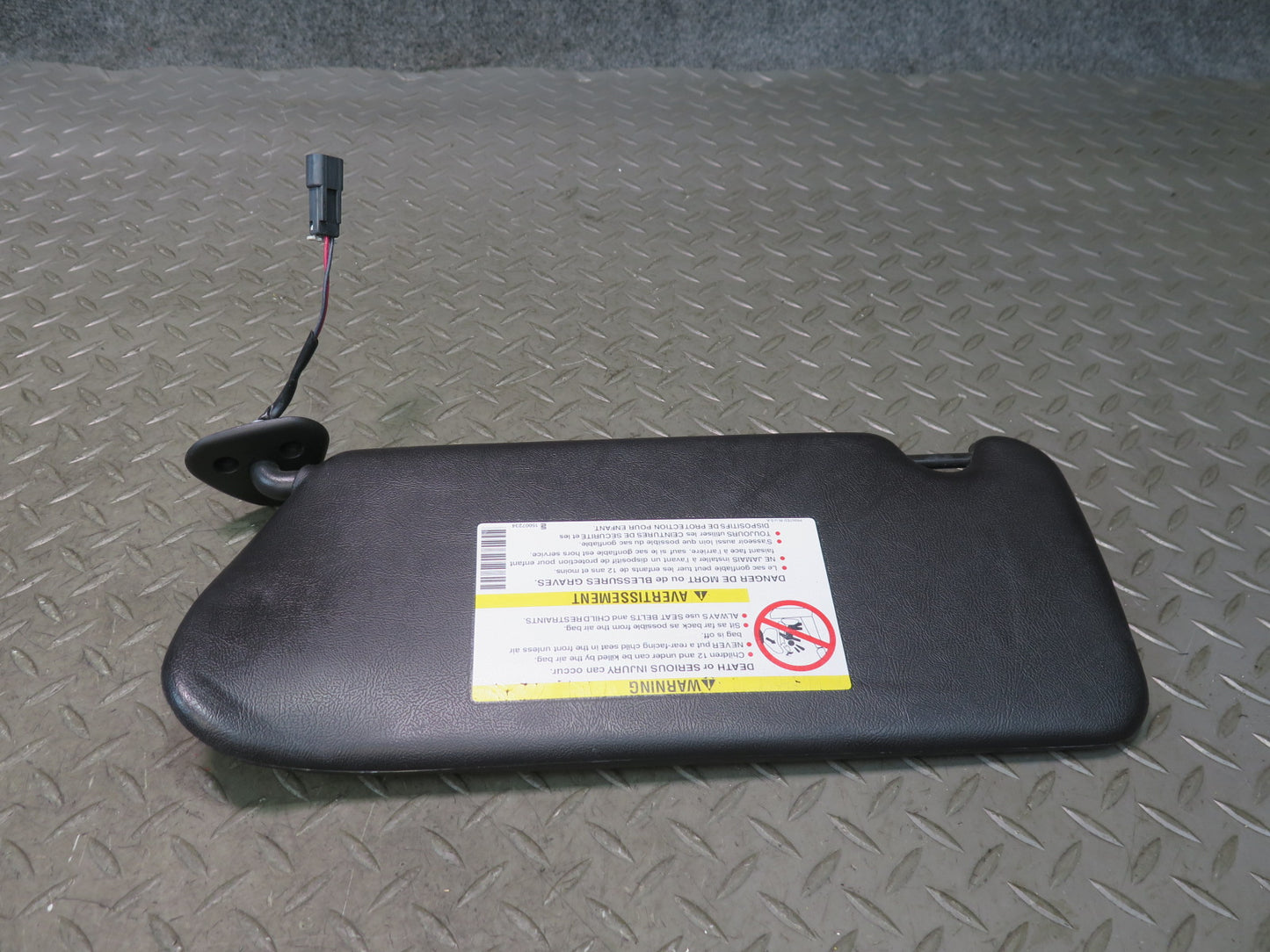 03-06 Chevrolet SSR Set of 2 Front Left & Right Sun Visor Black OEM
