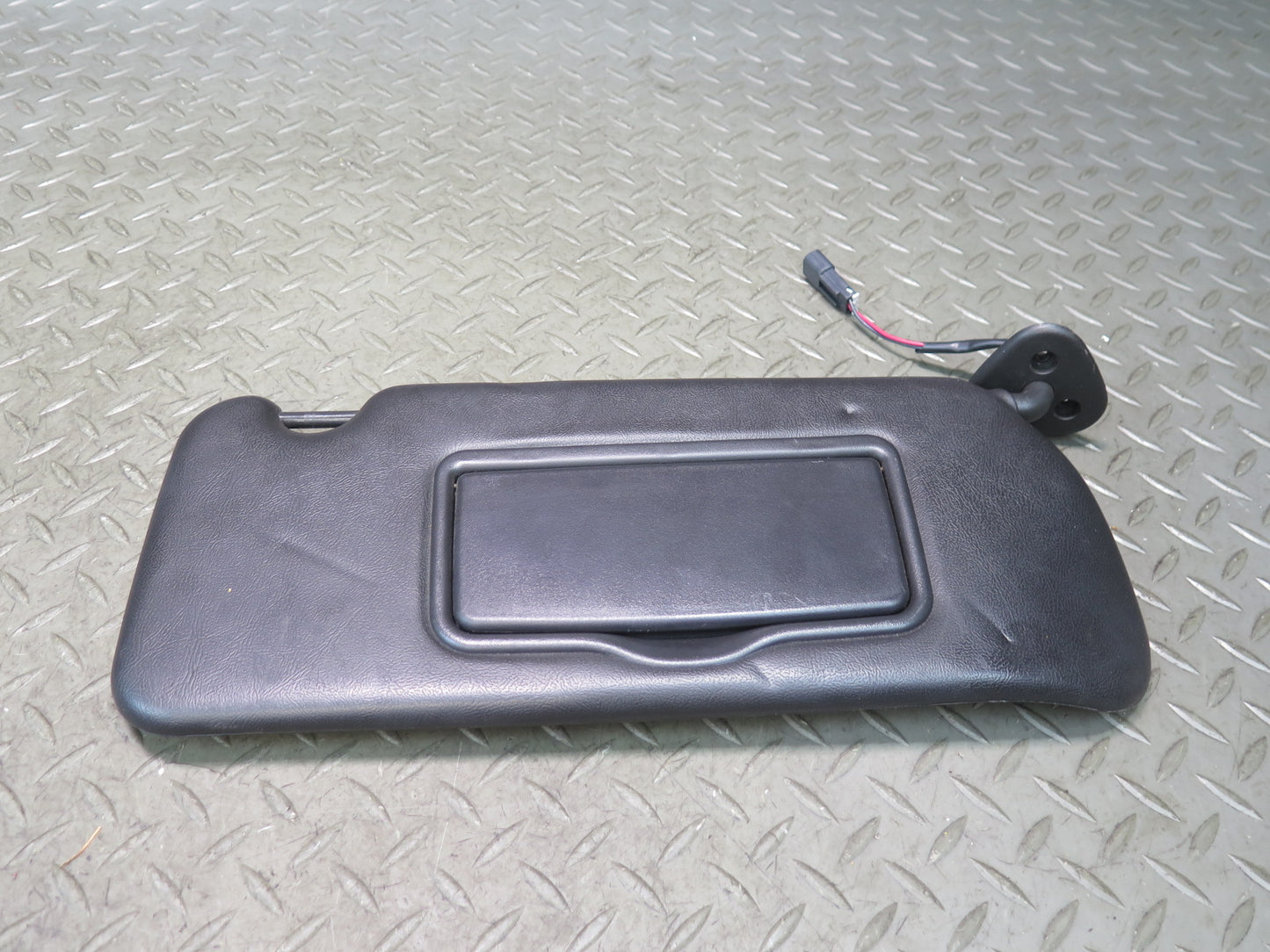 03-06 Chevrolet SSR Set of 2 Front Left & Right Sun Visor Black OEM