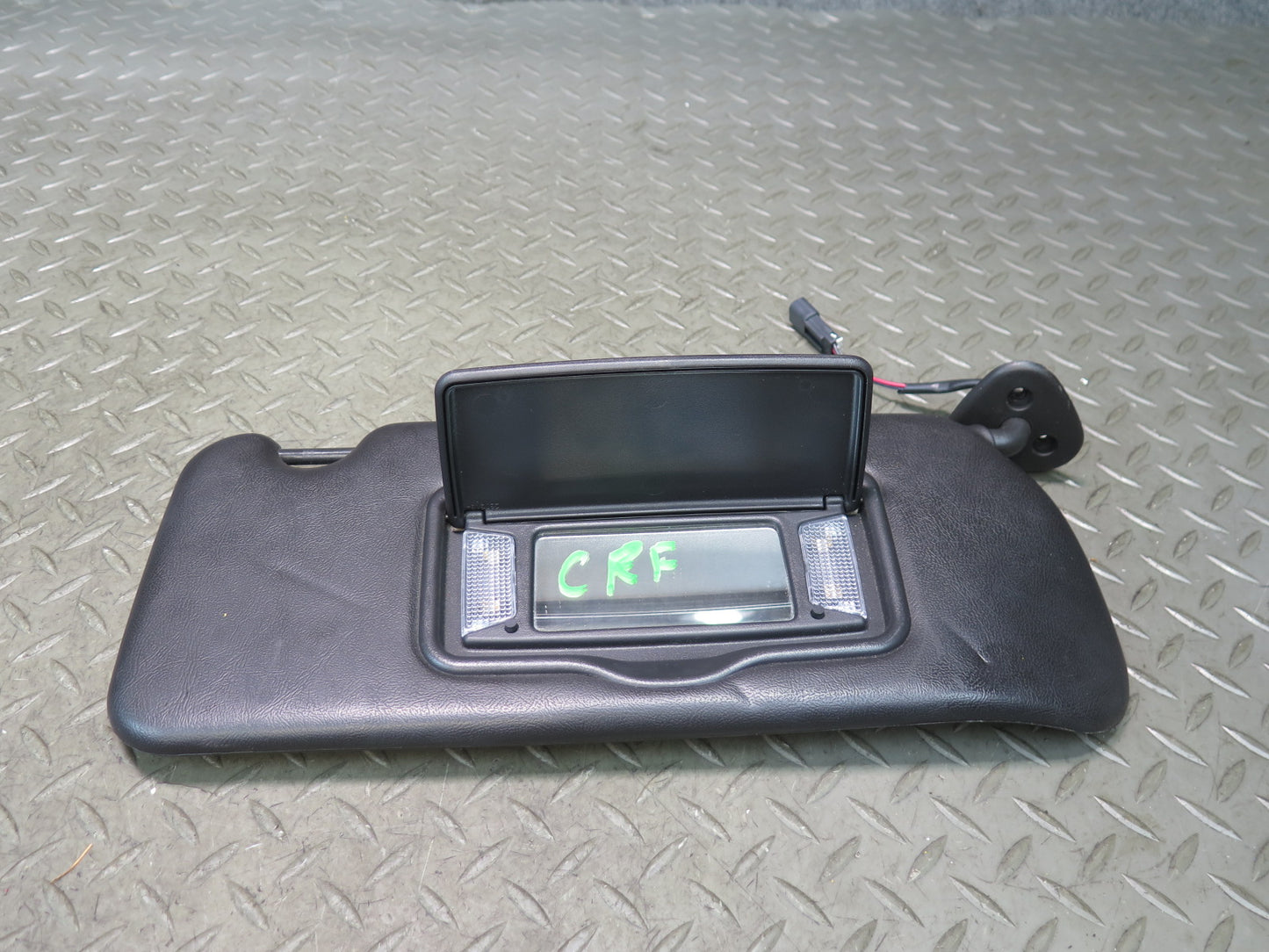 03-06 Chevrolet SSR Set of 2 Front Left & Right Sun Visor Black OEM