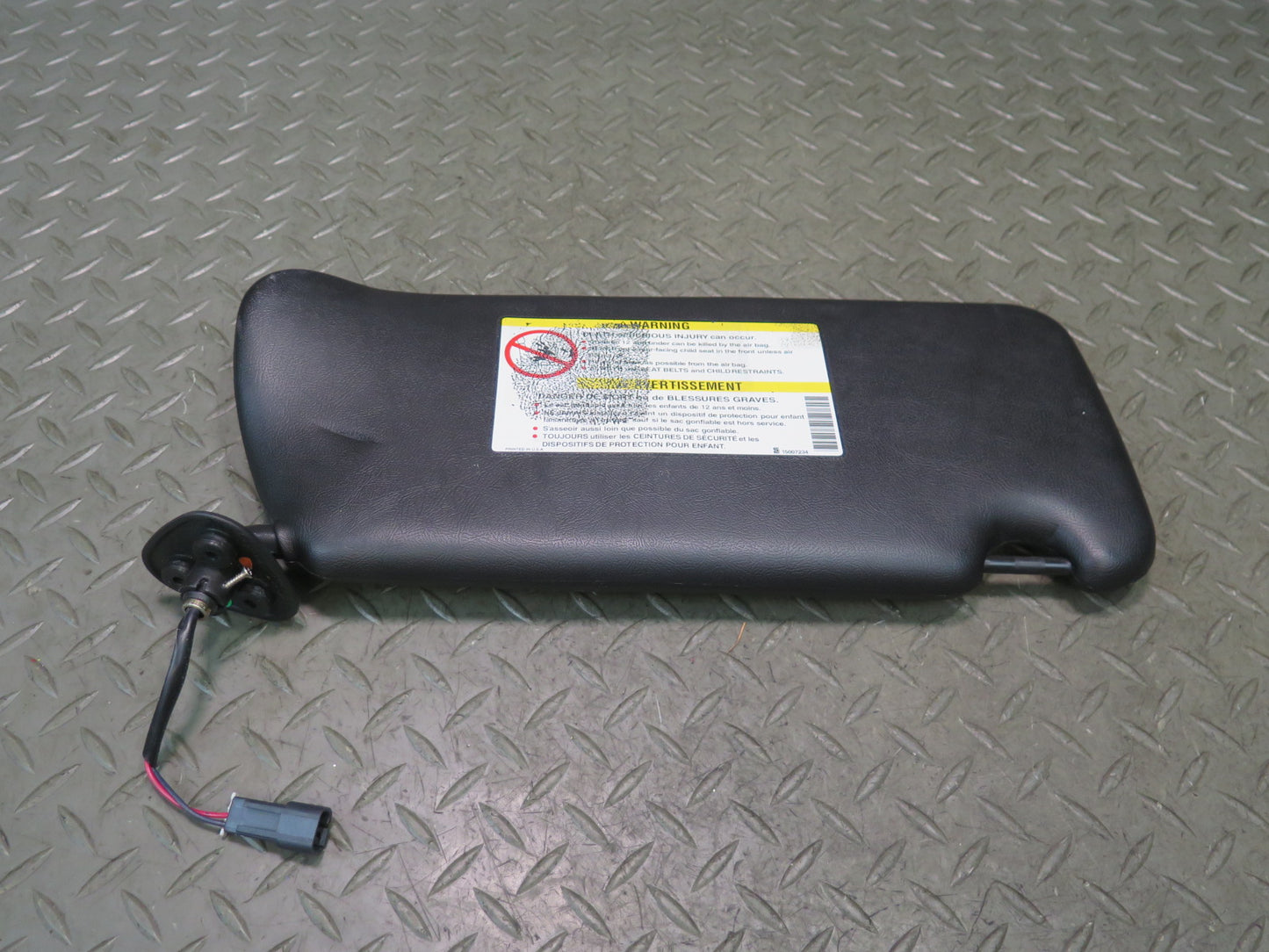 03-06 Chevrolet SSR Set of 2 Front Left & Right Sun Visor Black OEM