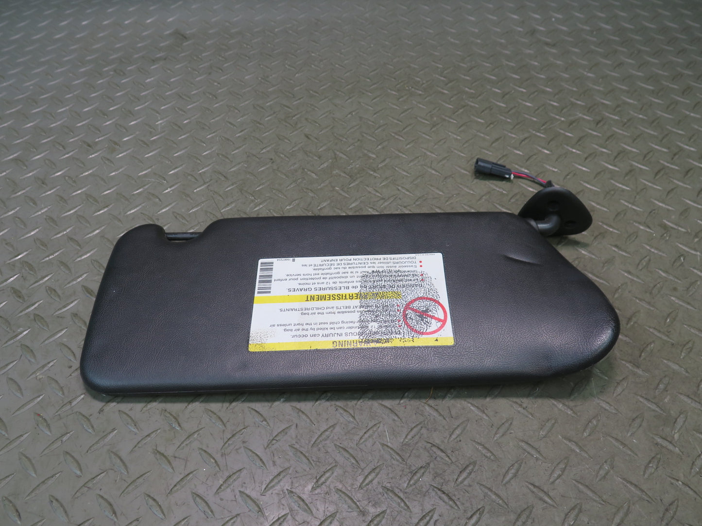 03-06 Chevrolet SSR Set of 2 Front Left & Right Sun Visor Black OEM
