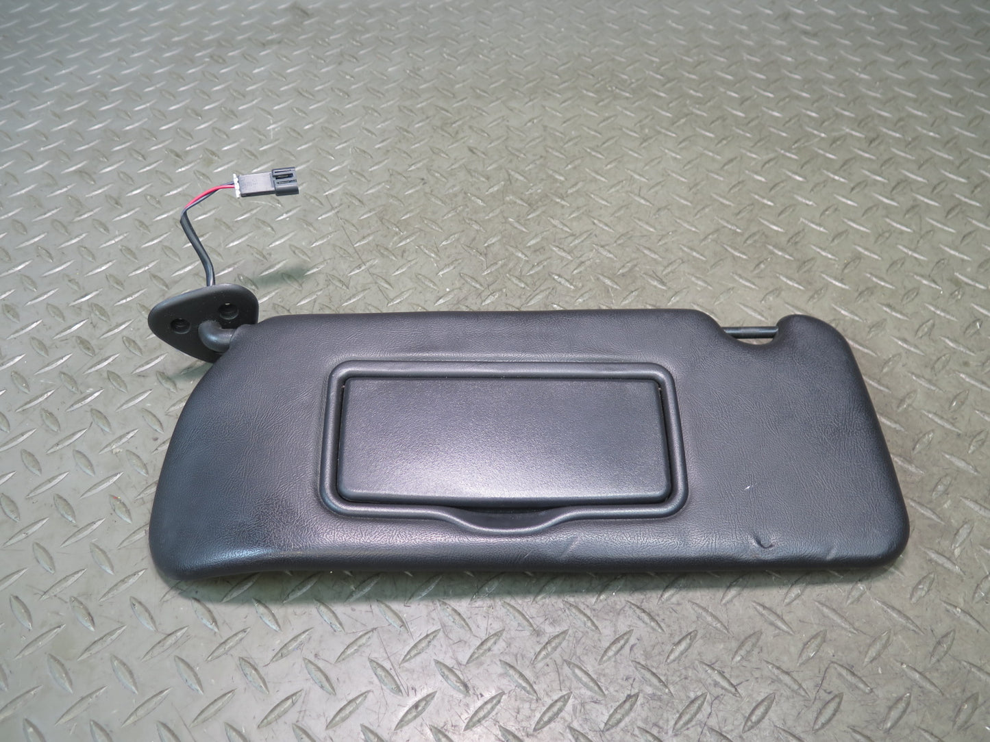 03-06 Chevrolet SSR Set of 2 Front Left & Right Sun Visor Black OEM