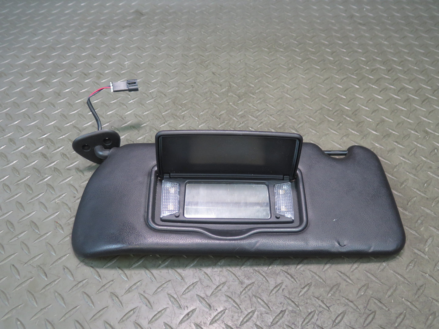 03-06 Chevrolet SSR Set of 2 Front Left & Right Sun Visor Black OEM