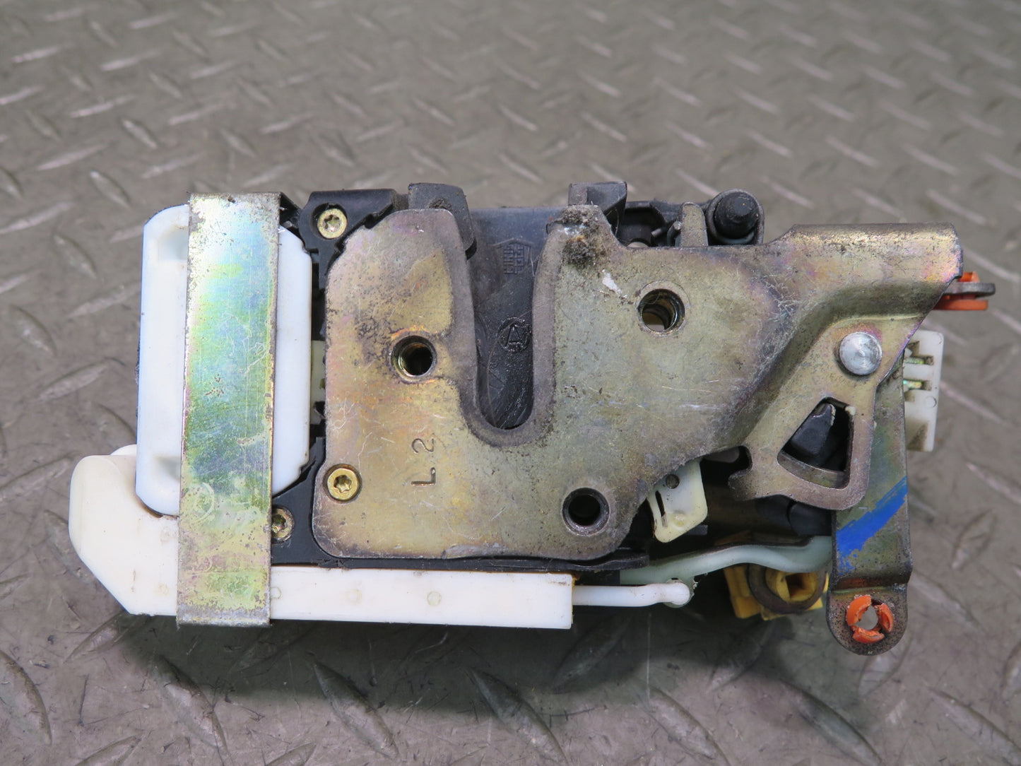 03-06 Chevrolet SSR Front Left Driver Door Lock Latch Actuator OEM