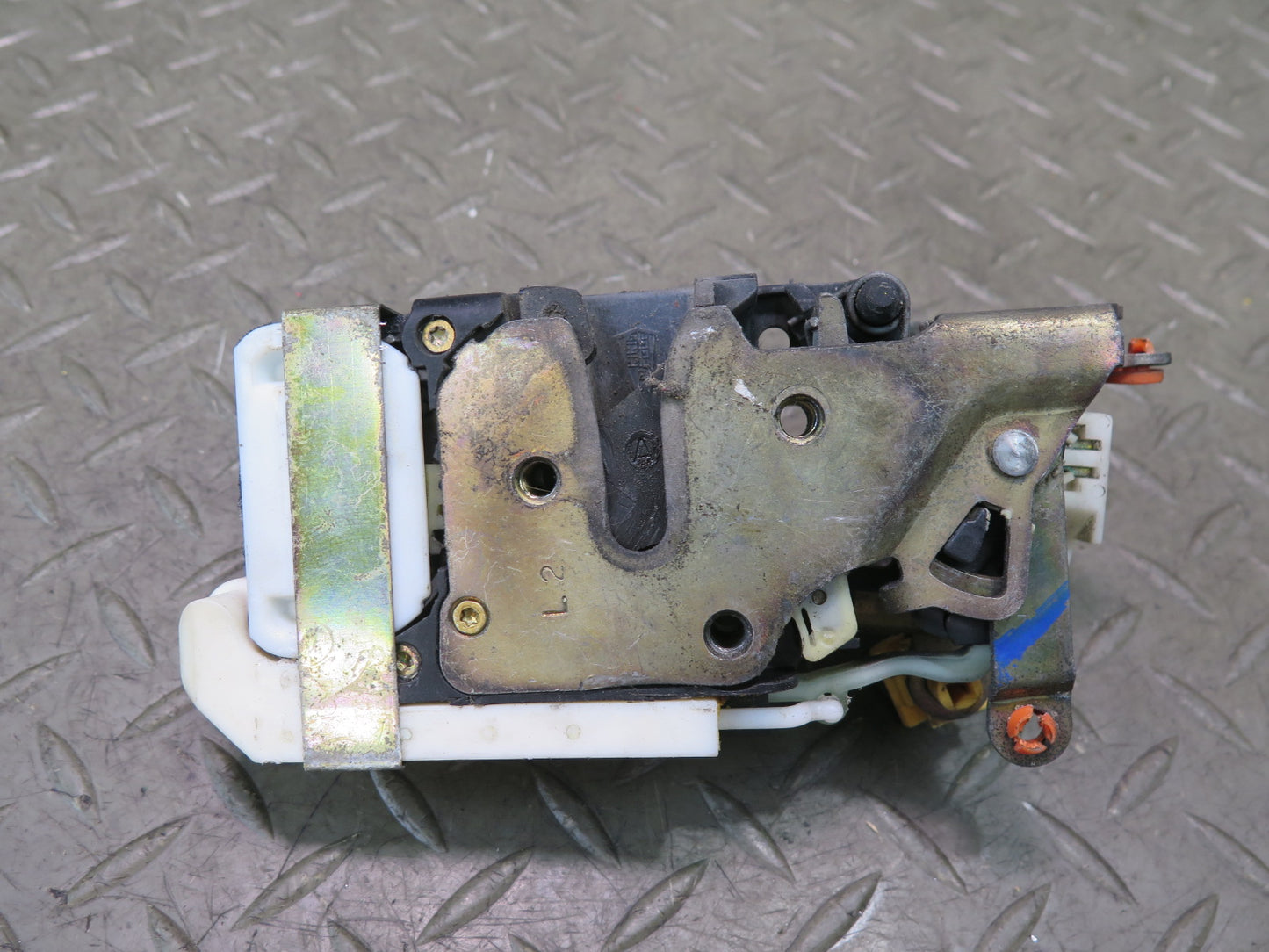 03-06 Chevrolet SSR Front Left Driver Door Lock Latch Actuator OEM